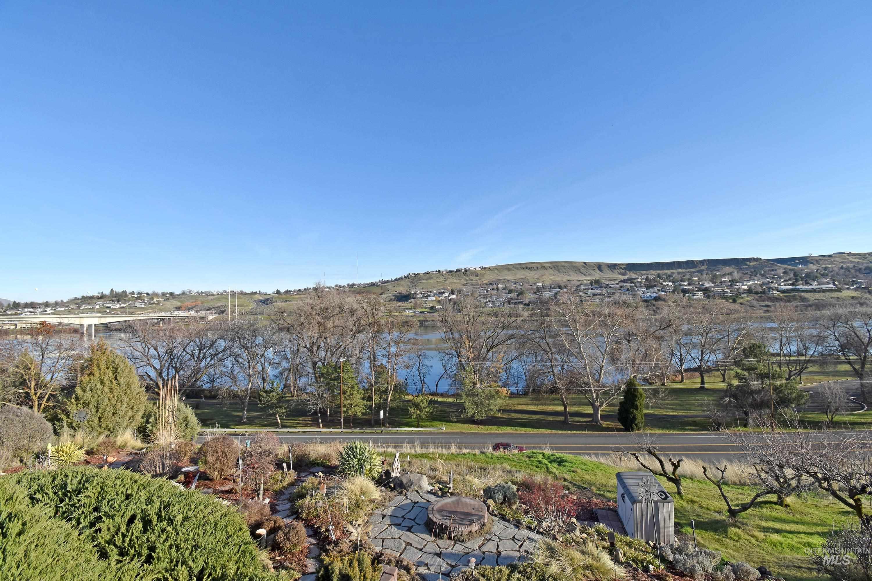 1909 Parkview Ct, Clarkston, Washington 99403, 4 Bedrooms, 2 Bathrooms, Residential For Sale, Price $525,000,MLS 98972089