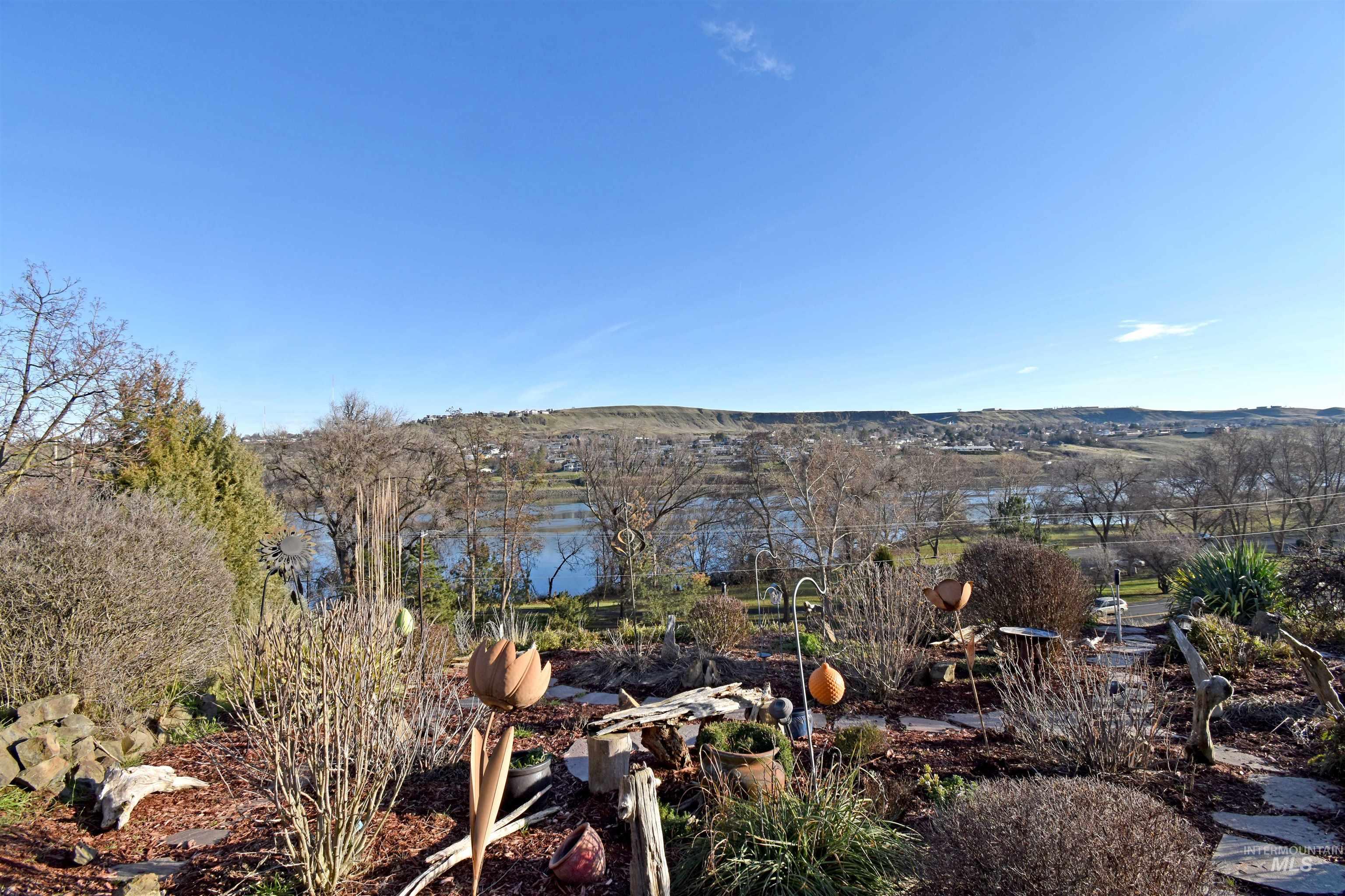 1909 Parkview Ct, Clarkston, Washington 99403, 4 Bedrooms, 2 Bathrooms, Residential For Sale, Price $525,000,MLS 98972089