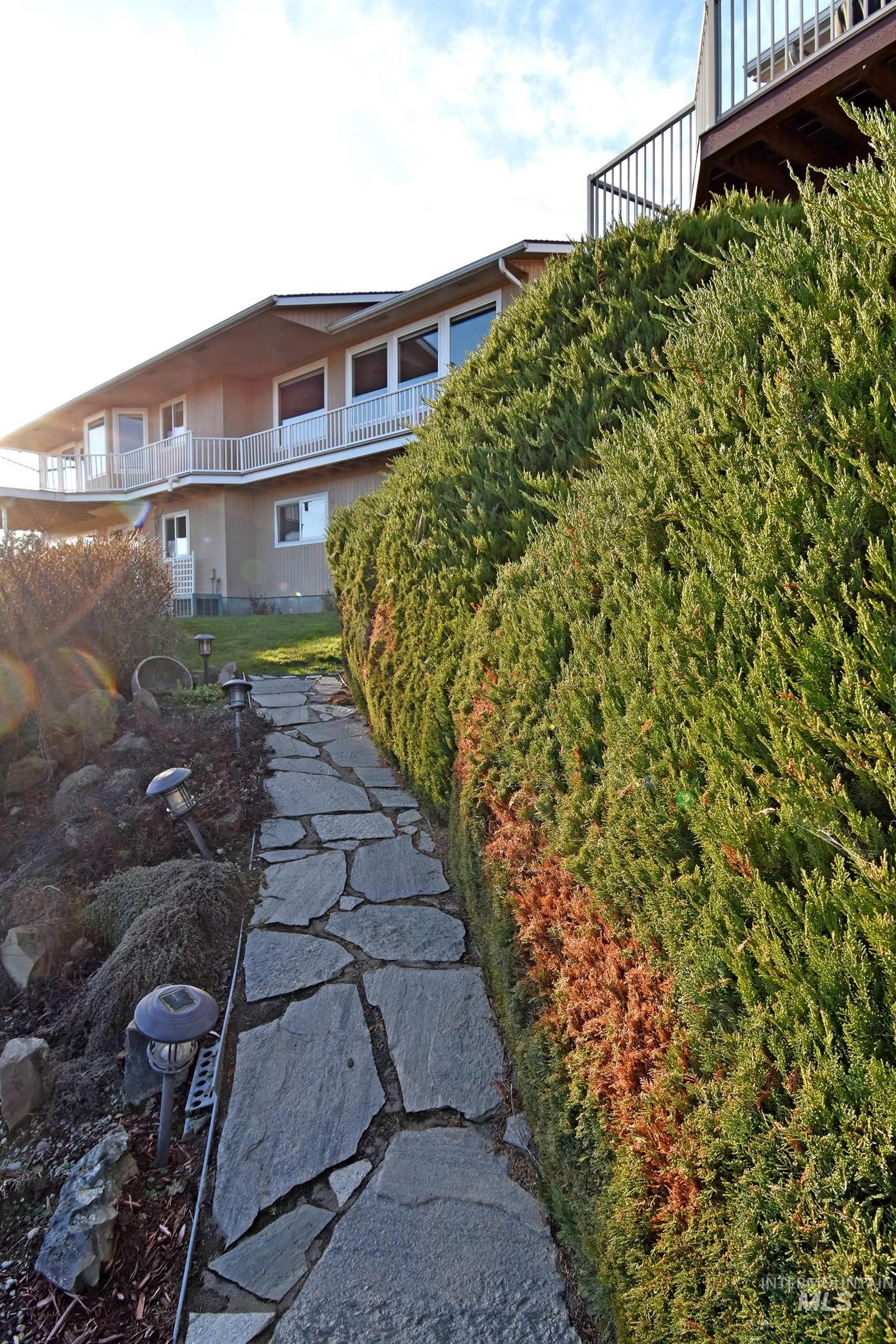 1909 Parkview Ct, Clarkston, Washington 99403, 4 Bedrooms, 2 Bathrooms, Residential For Sale, Price $525,000,MLS 98972089