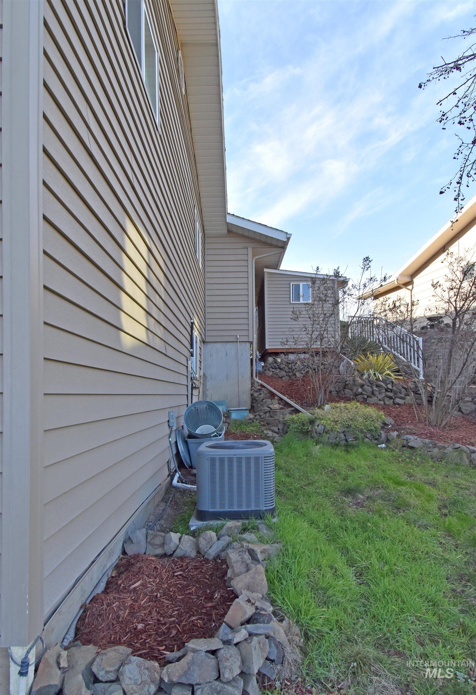 1909 Parkview Ct, Clarkston, Washington 99403, 4 Bedrooms, 2 Bathrooms, Residential For Sale, Price $525,000,MLS 98972089