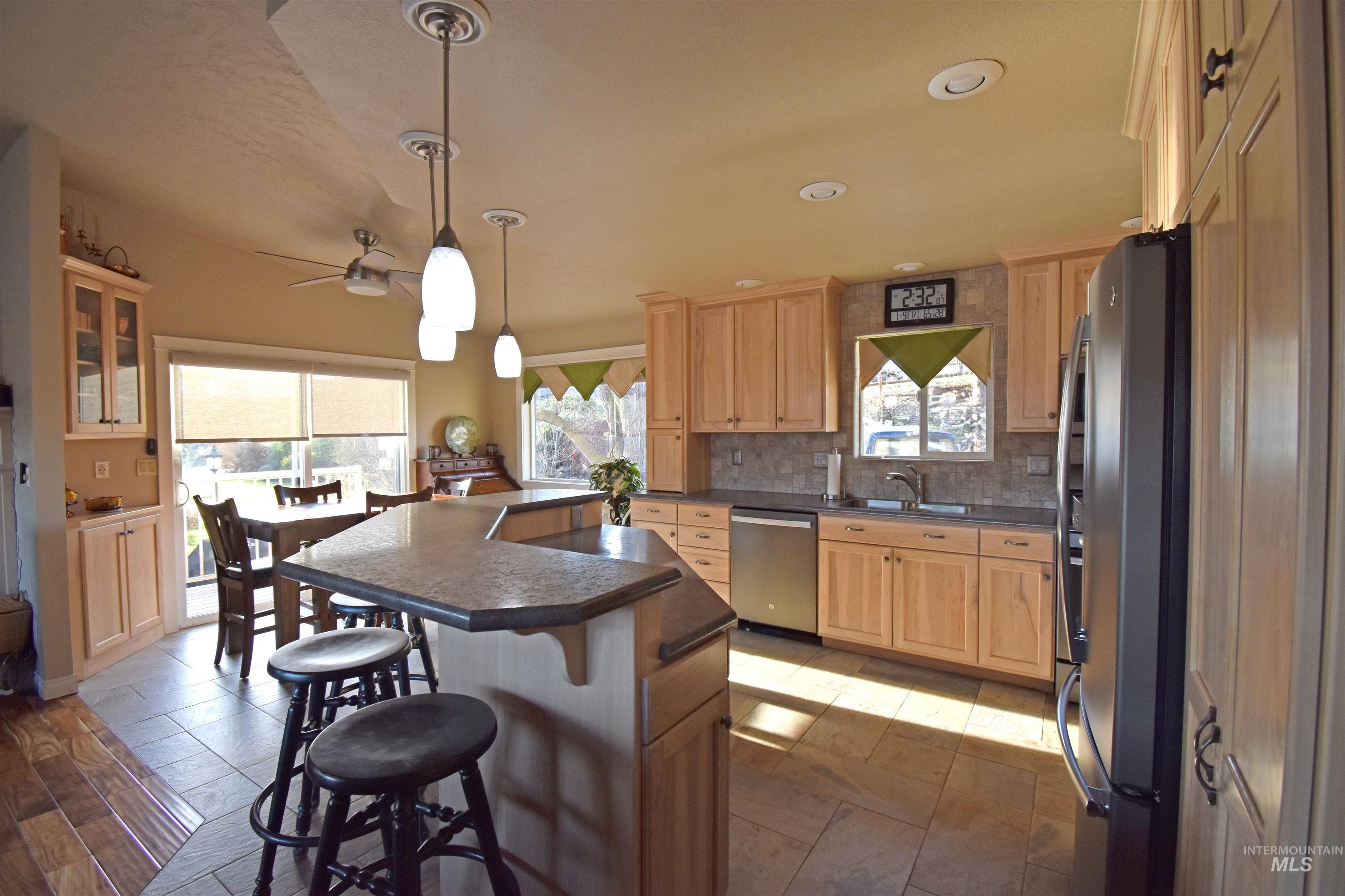 1909 Parkview Ct, Clarkston, Washington 99403, 4 Bedrooms, 2 Bathrooms, Residential For Sale, Price $525,000,MLS 98972089