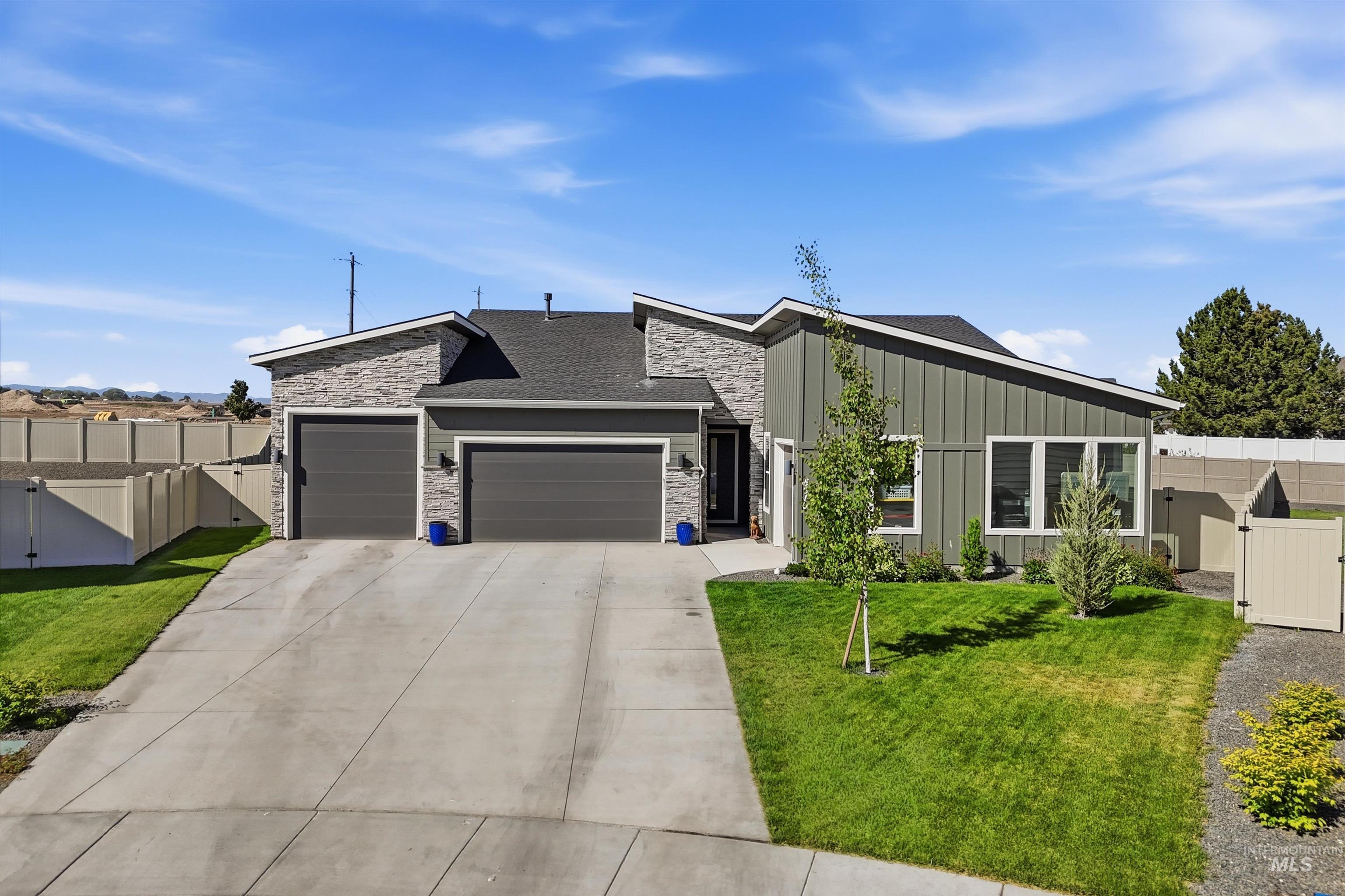 5610 Sparky Ave, Caldwell, Idaho 83607, 3 Bedrooms, 2.5 Bathrooms, Residential For Sale, Price $569,999,MLS 98972090
