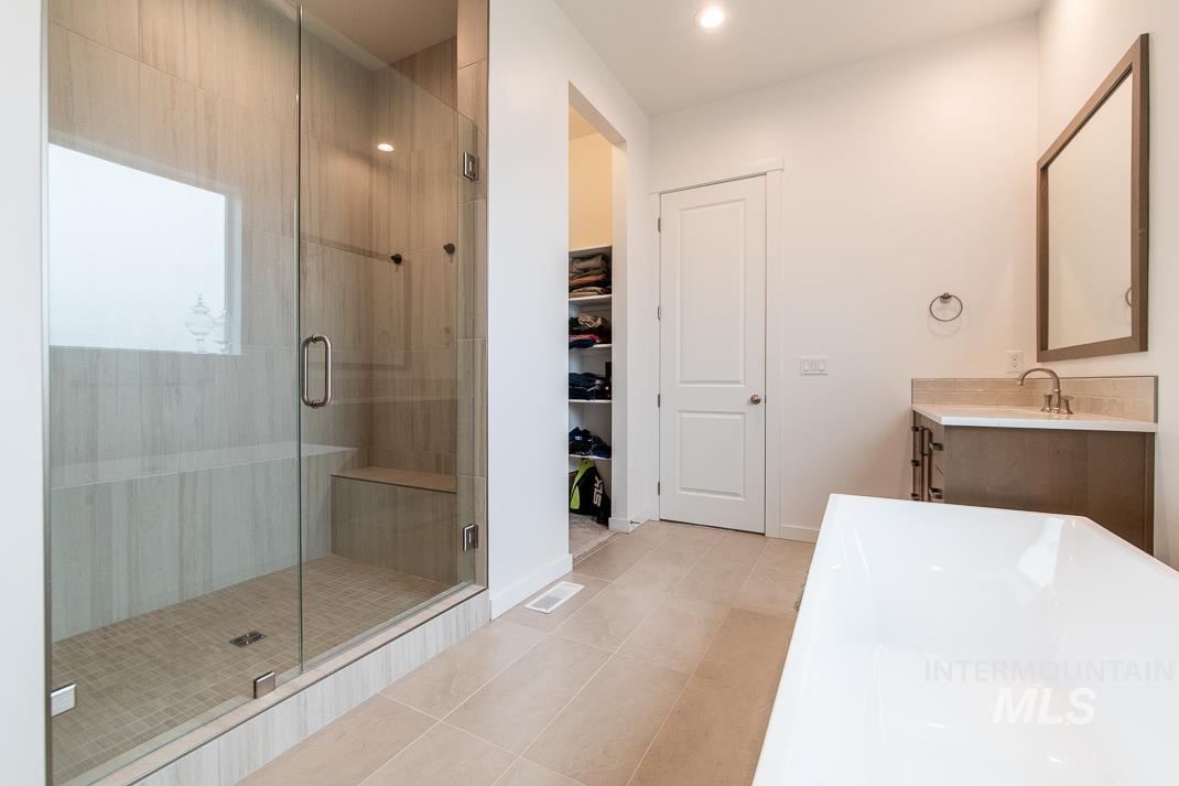 5610 Sparky Ave, Caldwell, Idaho 83607, 3 Bedrooms, 2.5 Bathrooms, Residential For Sale, Price $579,999,MLS 98972090