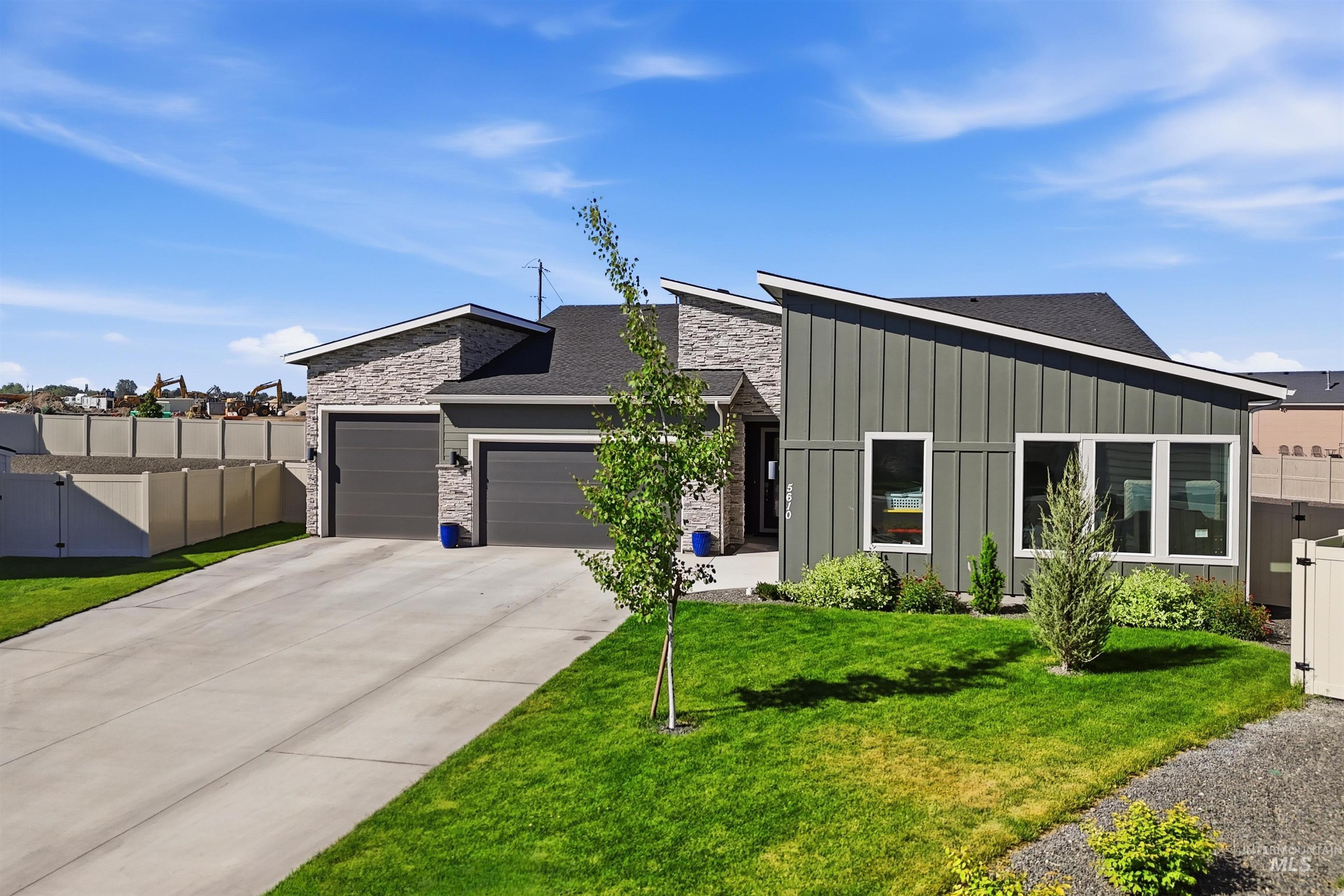 5610 Sparky Ave, Caldwell, Idaho 83607, 3 Bedrooms, 2.5 Bathrooms, Residential For Sale, Price $569,999,MLS 98972090