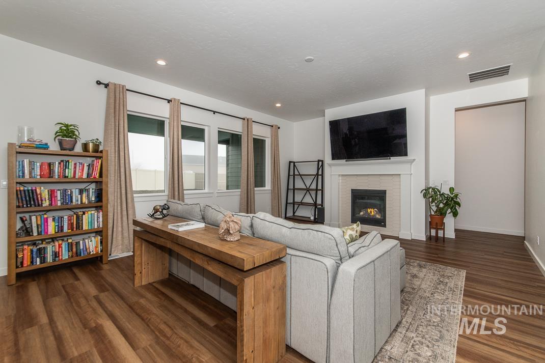 5610 Sparky Ave, Caldwell, Idaho 83607, 3 Bedrooms, 2.5 Bathrooms, Residential For Sale, Price $569,999,MLS 98972090