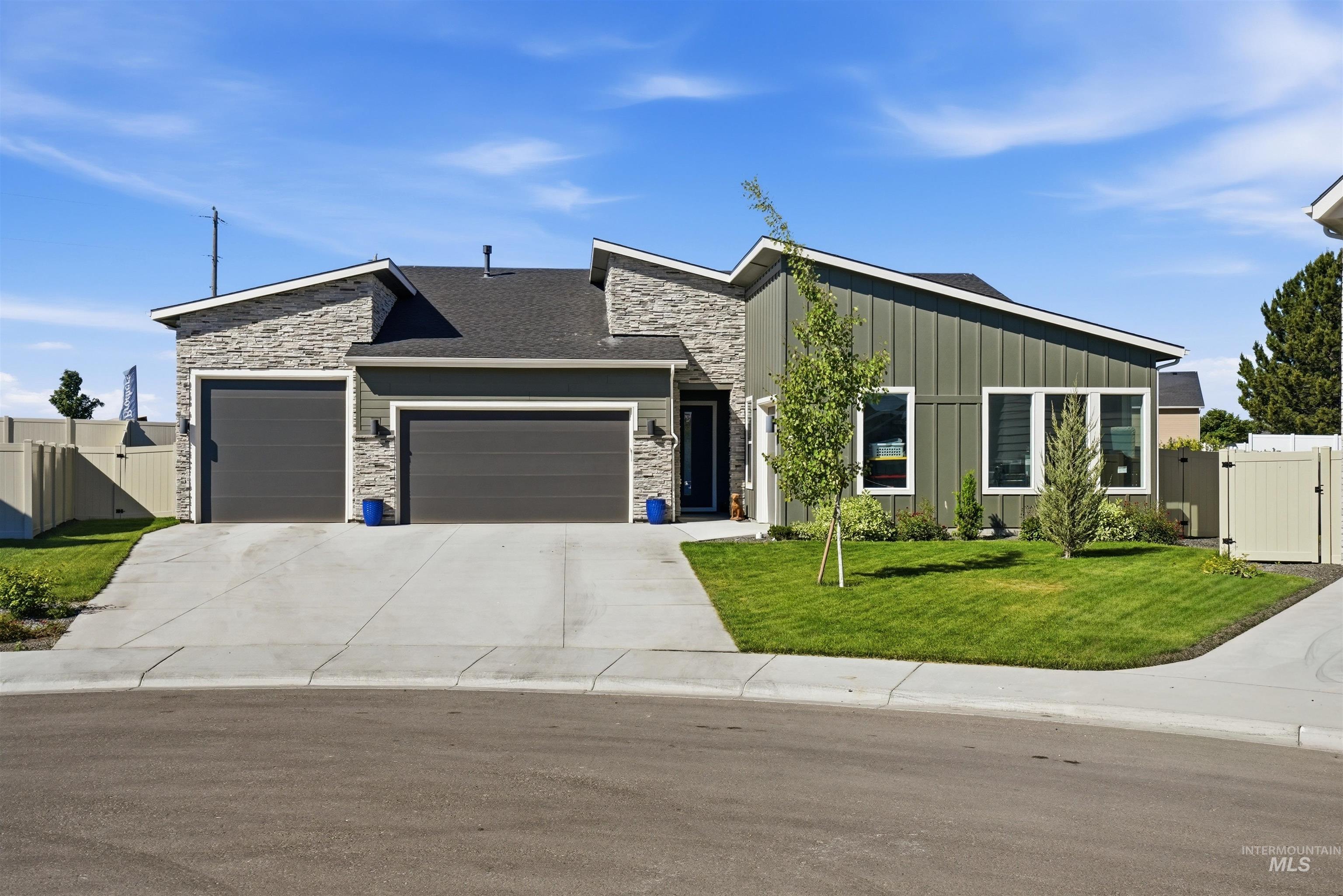 5610 Sparky Ave, Caldwell, Idaho 83607, 3 Bedrooms, 2.5 Bathrooms, Residential For Sale, Price $569,999,MLS 98972090