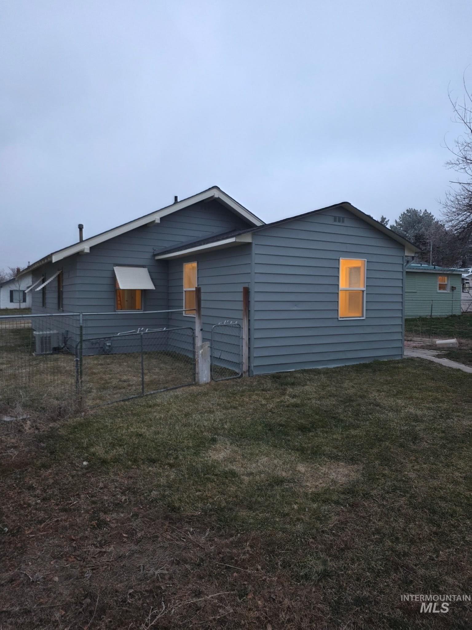 421 N 12th Ave, Buhl, Idaho 83316, 3 Bedrooms, 2 Bathrooms, Residential For Sale, Price $269,900,MLS 98972091