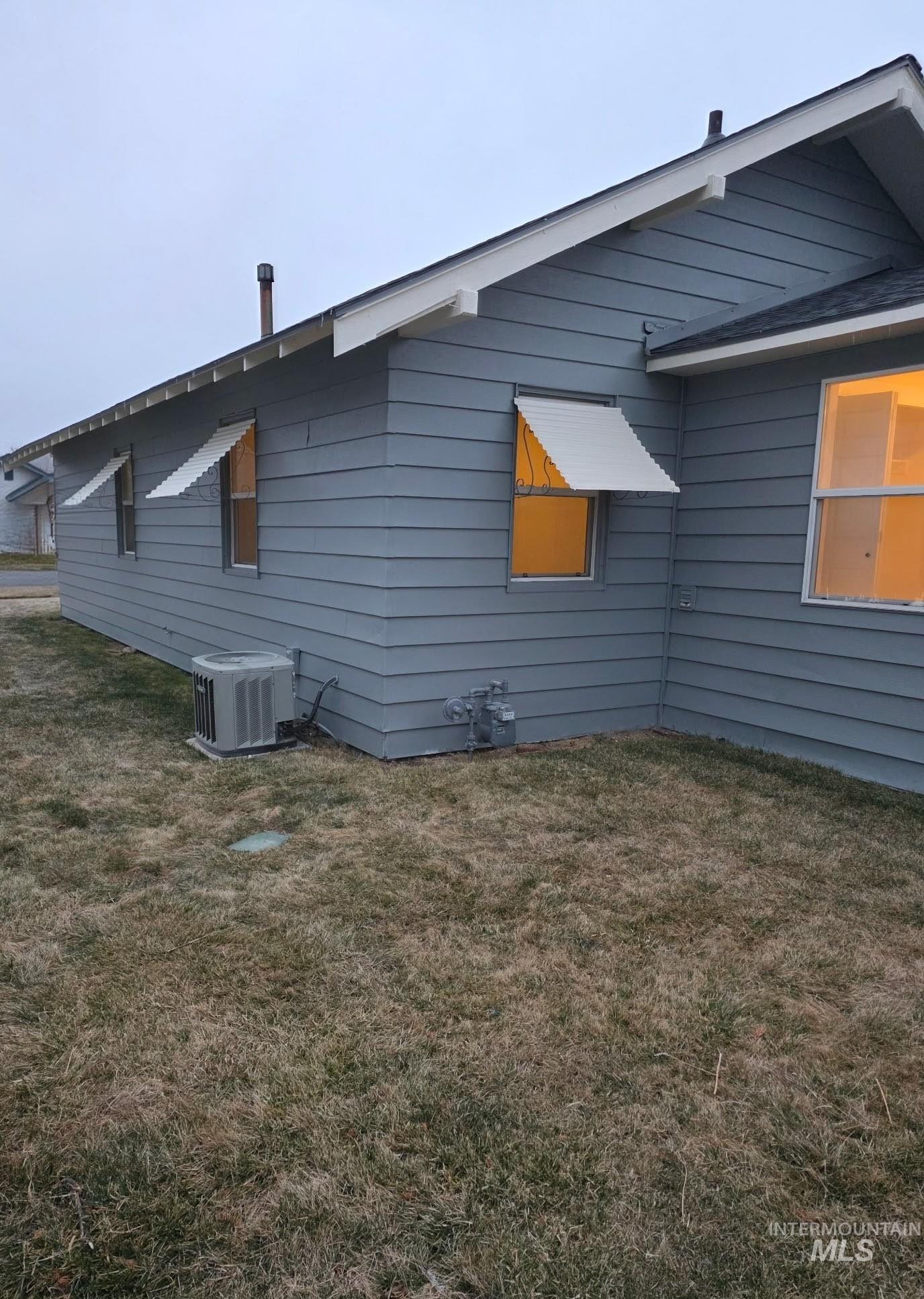 421 N 12th Ave, Buhl, Idaho 83316, 3 Bedrooms, 2 Bathrooms, Residential For Sale, Price $269,900,MLS 98972091