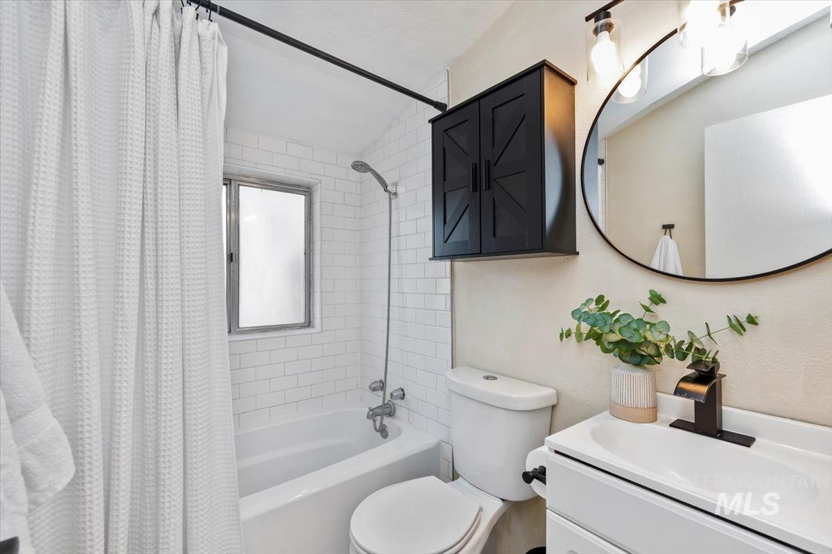 716 NW 8th St, Meridian, Idaho 83642, 2 Bedrooms, 1 Bathroom, Residential For Sale, Price $260,000,MLS 98972092