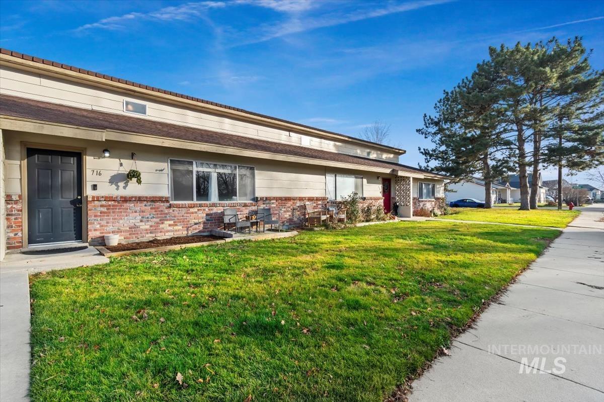 716 NW 8th St, Meridian, Idaho 83642, 2 Bedrooms, 1 Bathroom, Residential For Sale, Price $260,000,MLS 98972092