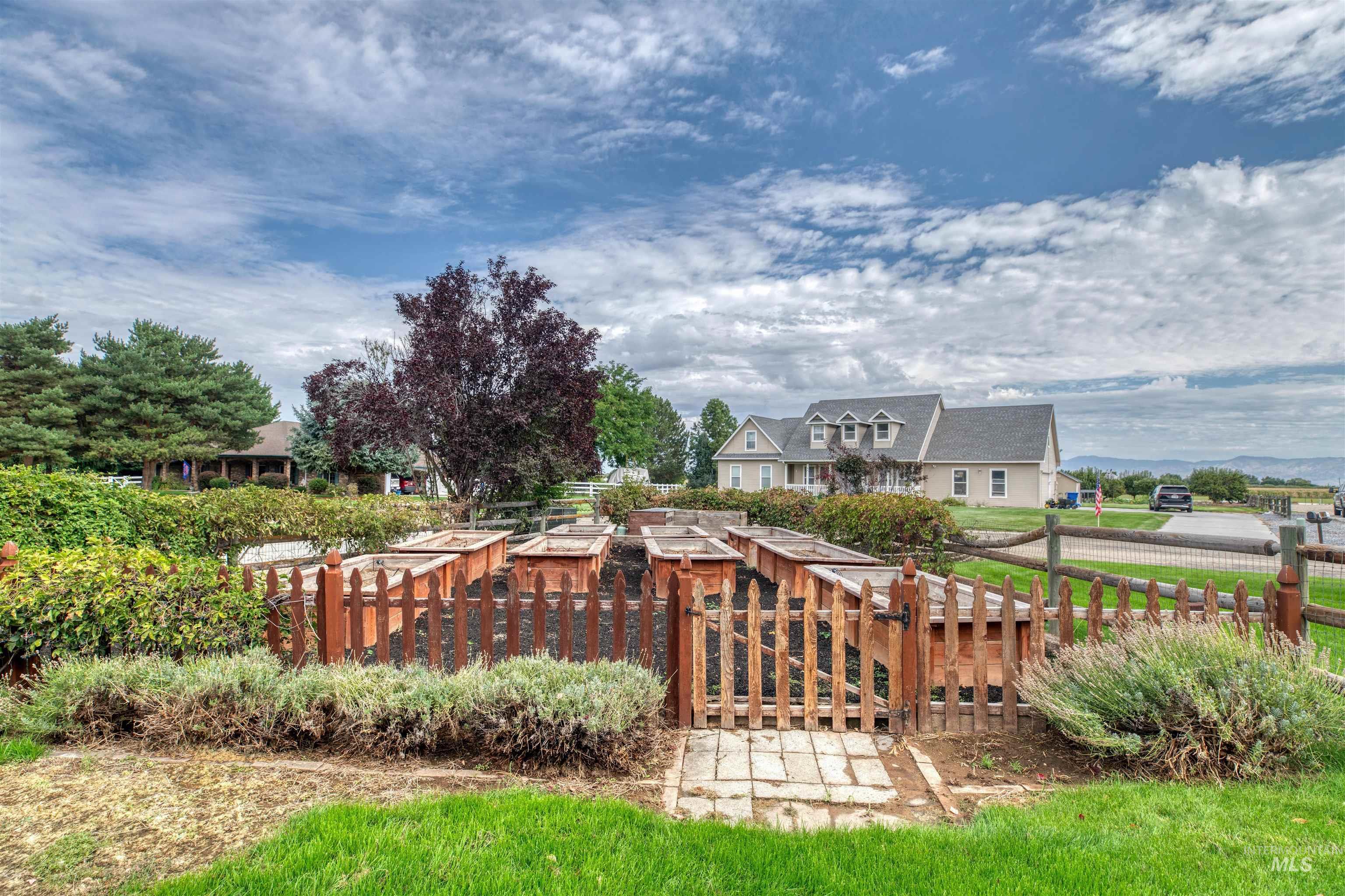 11940 W Kittredge Dr, Kuna, Idaho 83634, 4 Bedrooms, 3 Bathrooms, Residential For Sale, Price $850,000,MLS 98972095