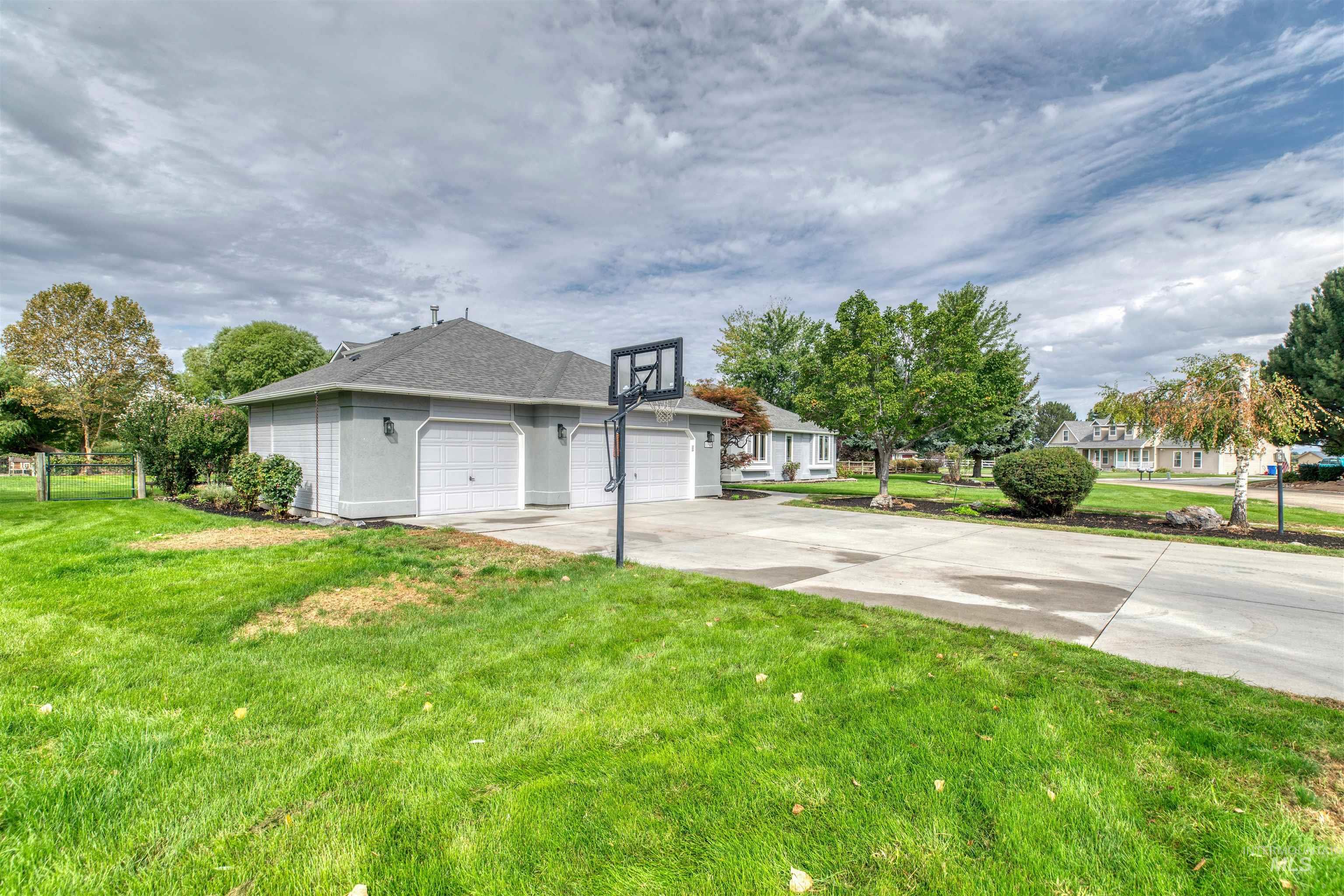 11940 W Kittredge Dr, Kuna, Idaho 83634, 4 Bedrooms, 3 Bathrooms, Residential For Sale, Price $850,000,MLS 98972095