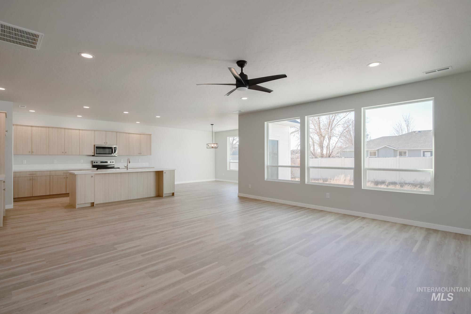 17392 N Aspen Springs Way, Nampa, Idaho 83687, 4 Bedrooms, 2.5 Bathrooms, Residential For Sale, Price $535,990,MLS 98972100