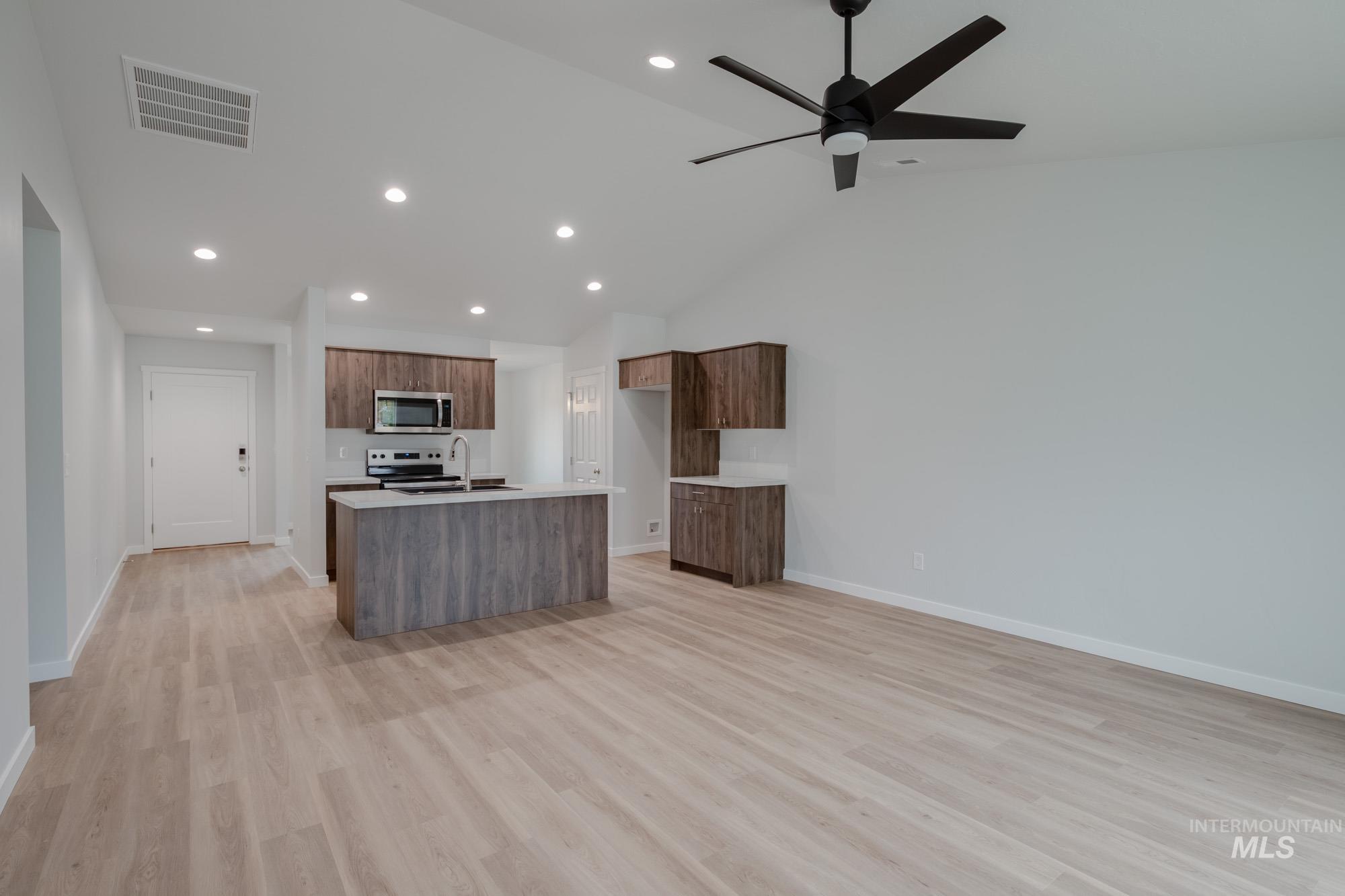 1870 W Unforgettable St, Meridian, Idaho 83642, 3 Bedrooms, 2 Bathrooms, Residential For Sale, Price $404,990,MLS 98972109