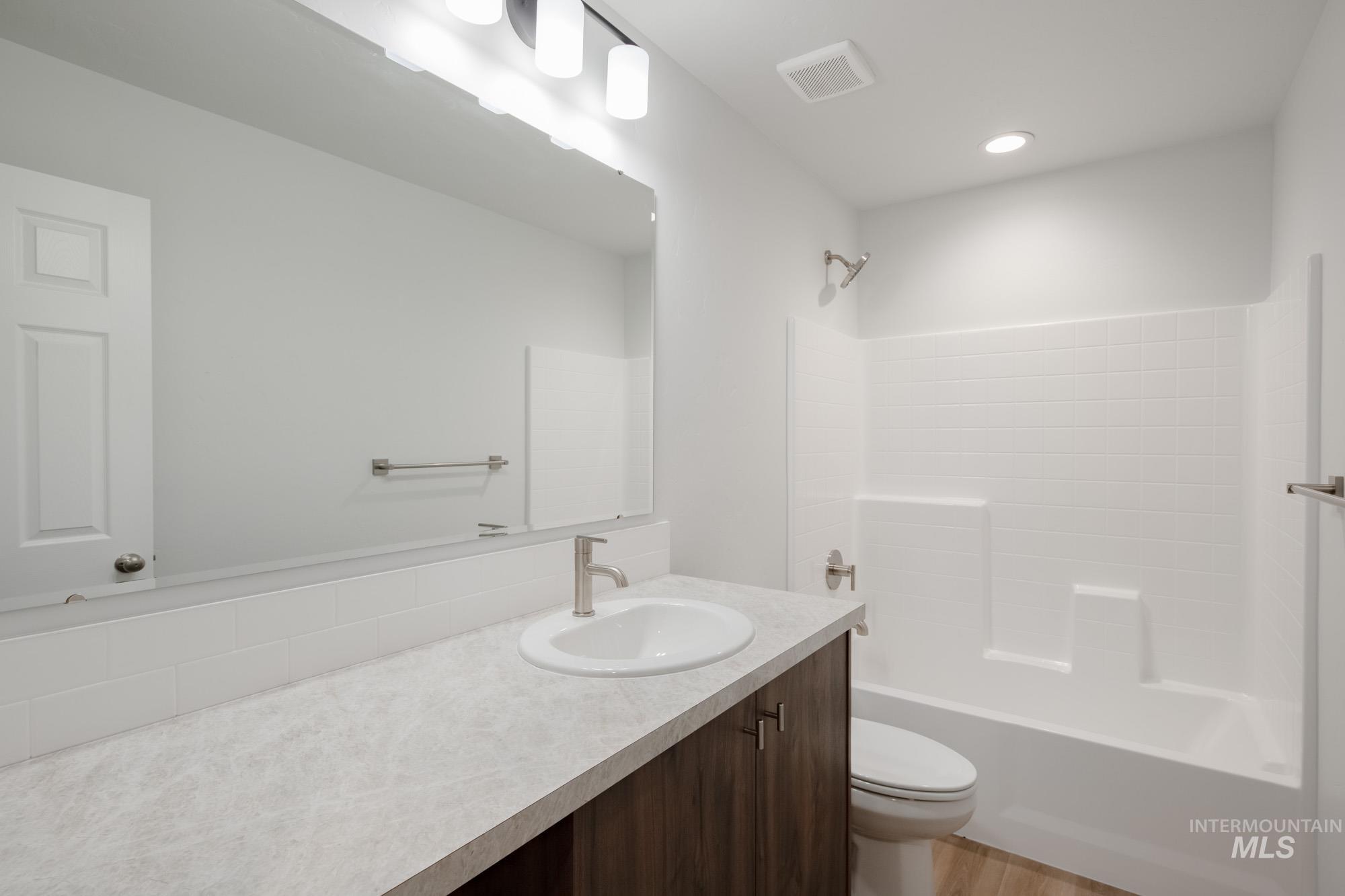 1870 W Unforgettable St, Meridian, Idaho 83642, 3 Bedrooms, 2 Bathrooms, Residential For Sale, Price $404,990,MLS 98972109