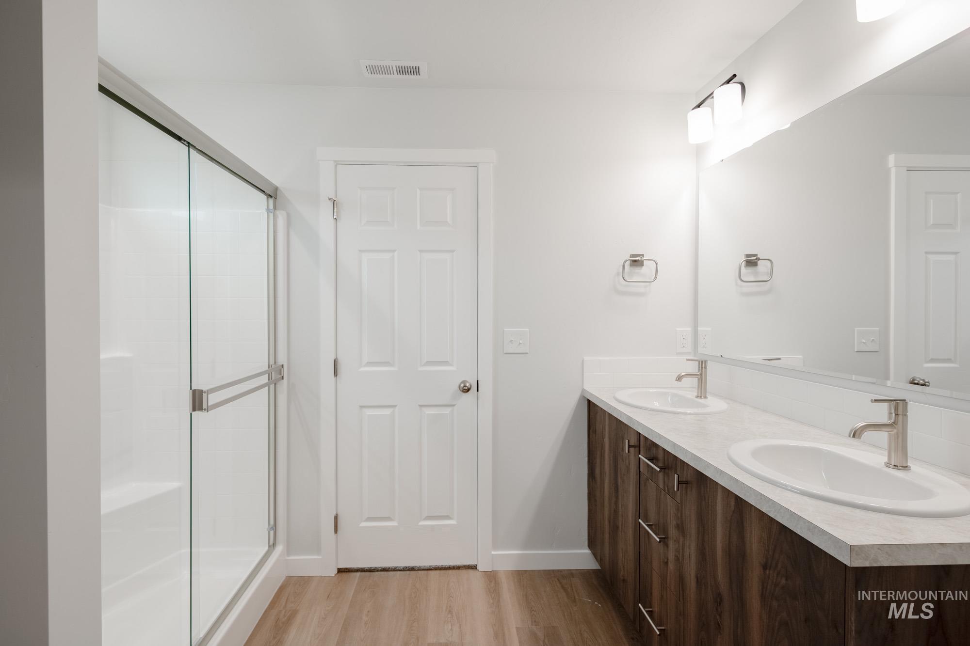 1870 W Unforgettable St, Meridian, Idaho 83642, 3 Bedrooms, 2 Bathrooms, Residential For Sale, Price $404,990,MLS 98972109