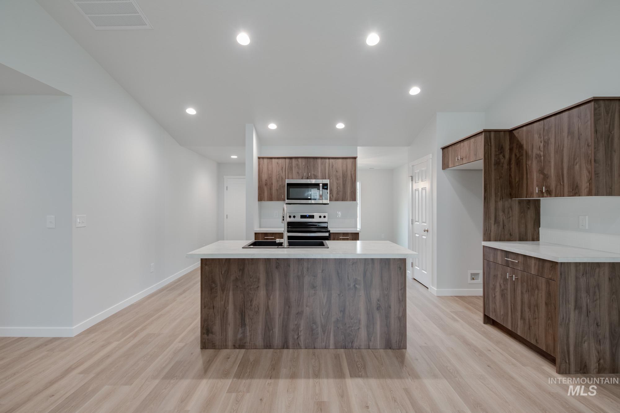 1870 W Unforgettable St, Meridian, Idaho 83642, 3 Bedrooms, 2 Bathrooms, Residential For Sale, Price $404,990,MLS 98972109