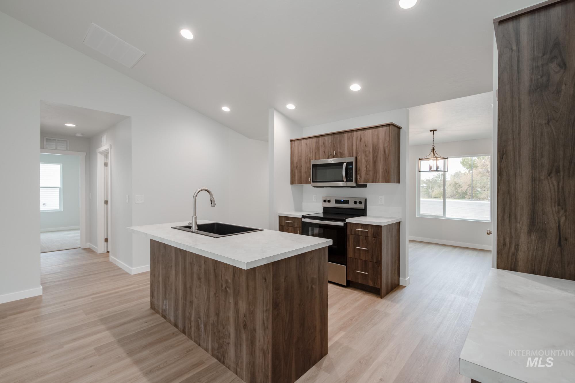 1870 W Unforgettable St, Meridian, Idaho 83642, 3 Bedrooms, 2 Bathrooms, Residential For Sale, Price $404,990,MLS 98972109