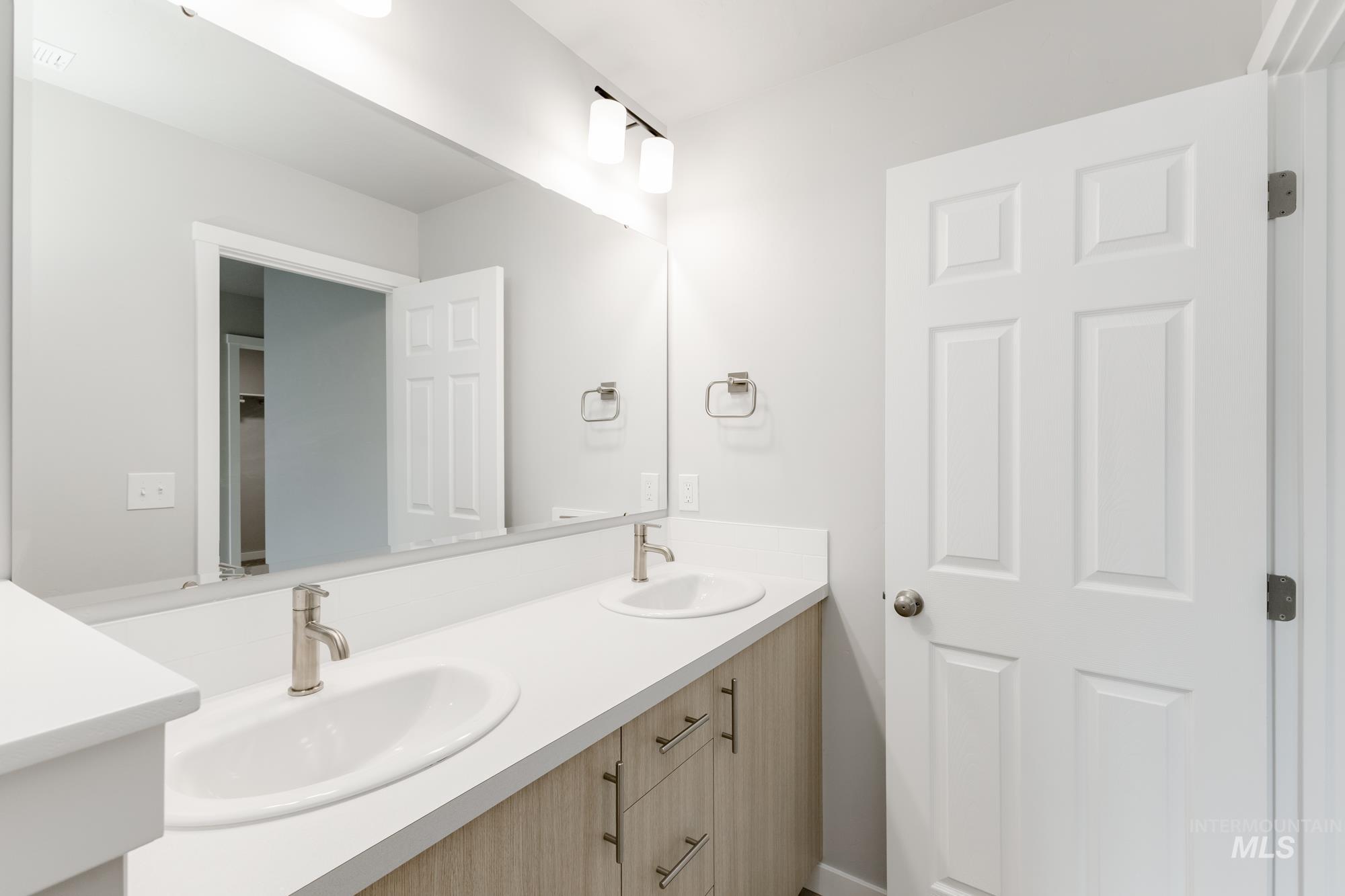 7370 S Menzingers Ave, Meridian, Idaho 83642, 3 Bedrooms, 2 Bathrooms, Residential For Sale, Price $389,990,MLS 98972111