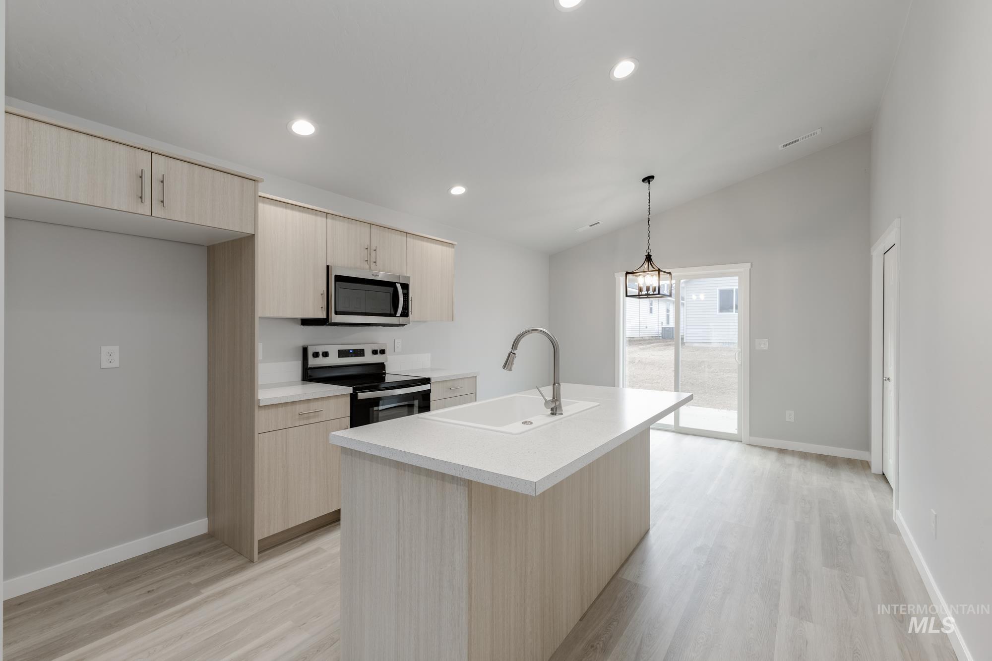 7370 S Menzingers Ave, Meridian, Idaho 83642, 3 Bedrooms, 2 Bathrooms, Residential For Sale, Price $389,990,MLS 98972111