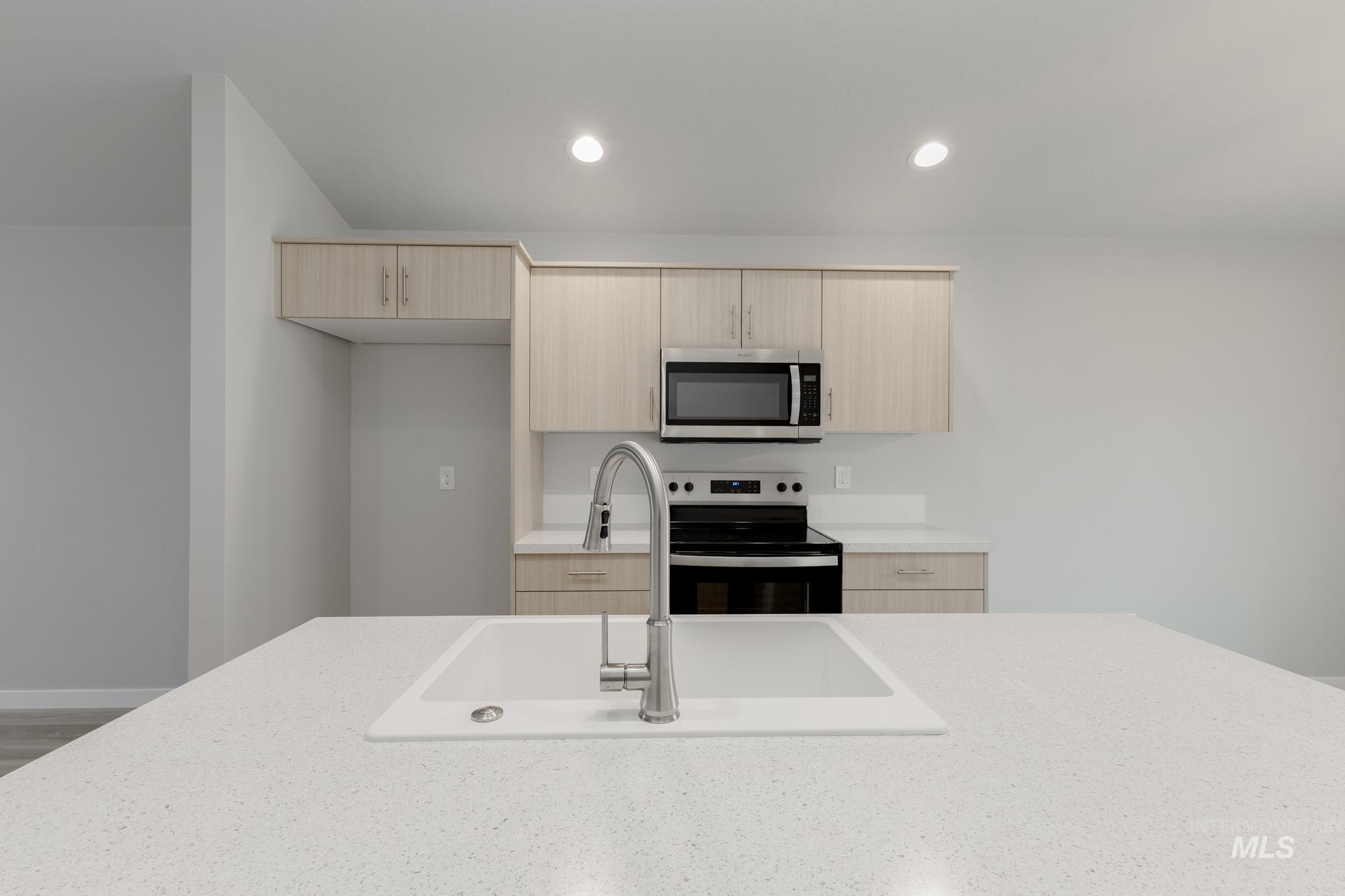 7370 S Menzingers Ave, Meridian, Idaho 83642, 3 Bedrooms, 2 Bathrooms, Residential For Sale, Price $389,990,MLS 98972111