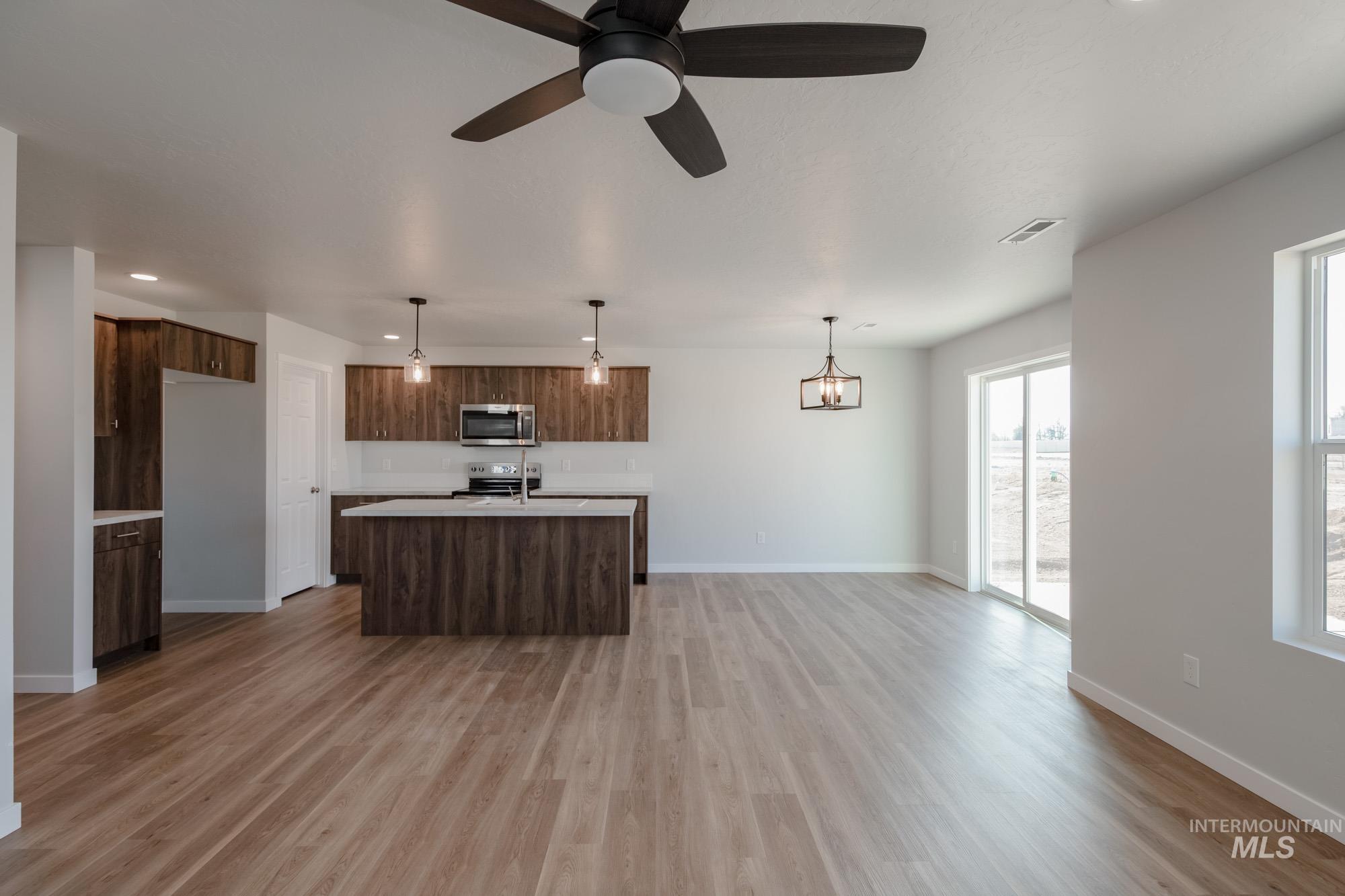 7322 S Bungalow Ave, Meridian, Idaho 83642, 3 Bedrooms, 2.5 Bathrooms, Residential For Sale, Price $440,990,MLS 98972112