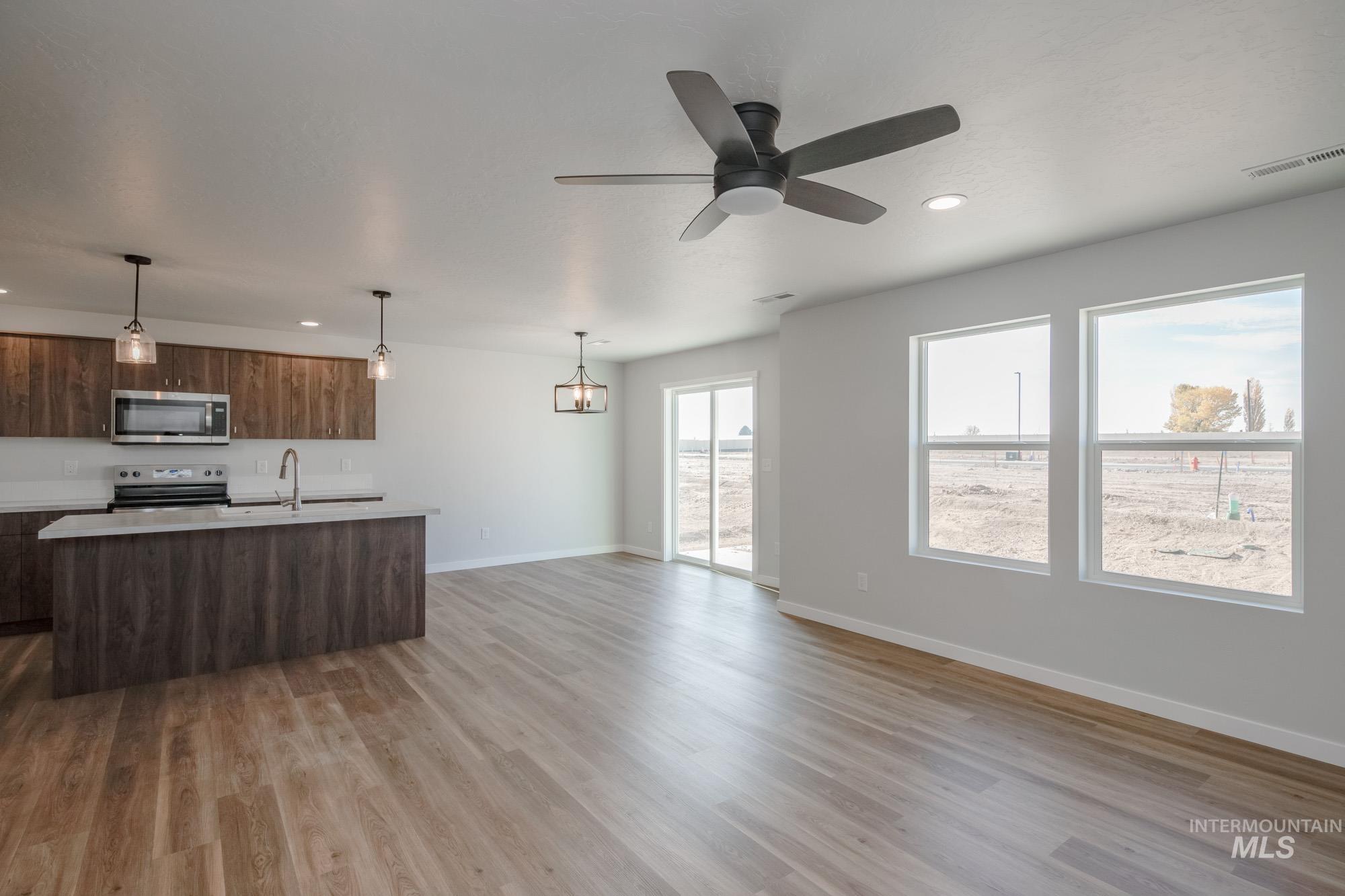 7322 S Bungalow Ave, Meridian, Idaho 83642, 3 Bedrooms, 2.5 Bathrooms, Residential For Sale, Price $440,990,MLS 98972112