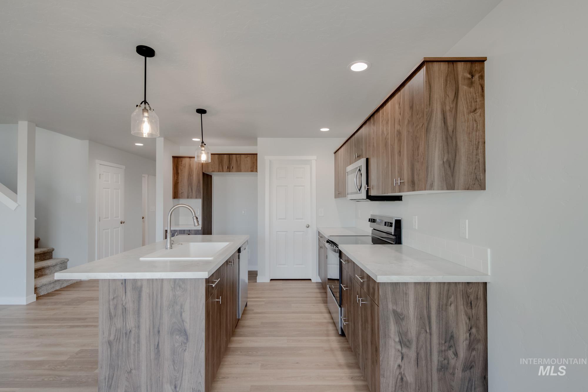 7322 S Bungalow Ave, Meridian, Idaho 83642, 3 Bedrooms, 2.5 Bathrooms, Residential For Sale, Price $440,990,MLS 98972112