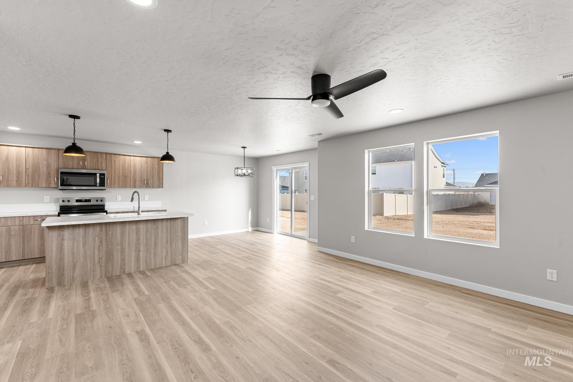 7322 S Bungalow Ave, Meridian, Idaho 83642, 3 Bedrooms, 2.5 Bathrooms, Residential For Sale, Price $440,990, 98972112