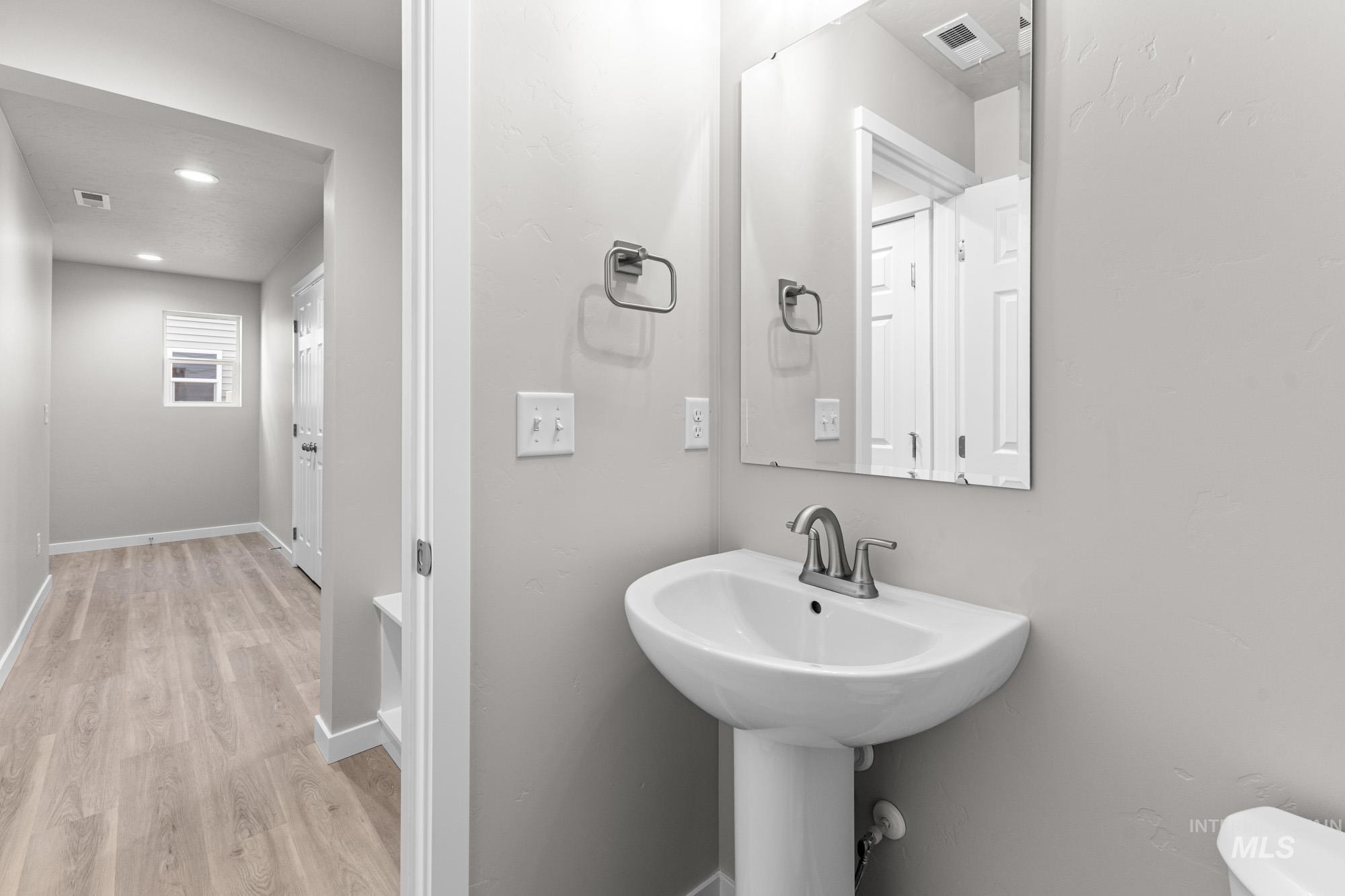 7322 S Bungalow Ave, Meridian, Idaho 83642, 3 Bedrooms, 2.5 Bathrooms, Residential For Sale, Price $440,990, 98972112