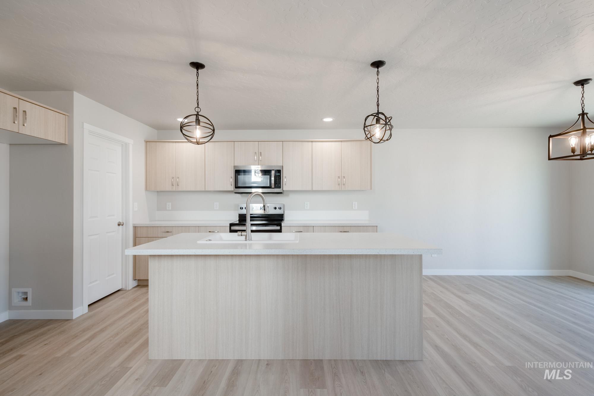 7300 S Bungalow Ave, Meridian, Idaho 83642, 3 Bedrooms, 2.5 Bathrooms, Residential For Sale, Price $454,990,MLS 98972113