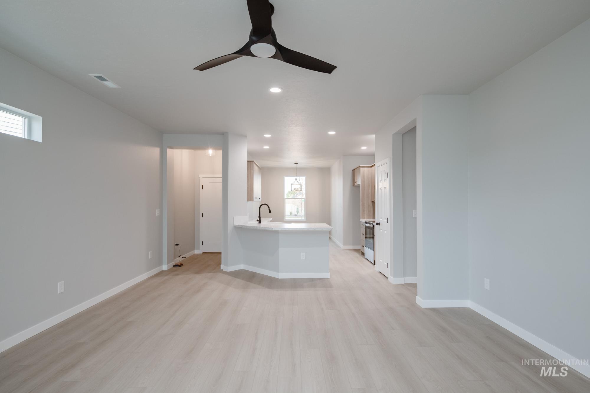 7264 S Bungalow Ave, Meridian, Idaho 83642, 3 Bedrooms, 2 Bathrooms, Residential For Sale, Price $407,990,MLS 98972114