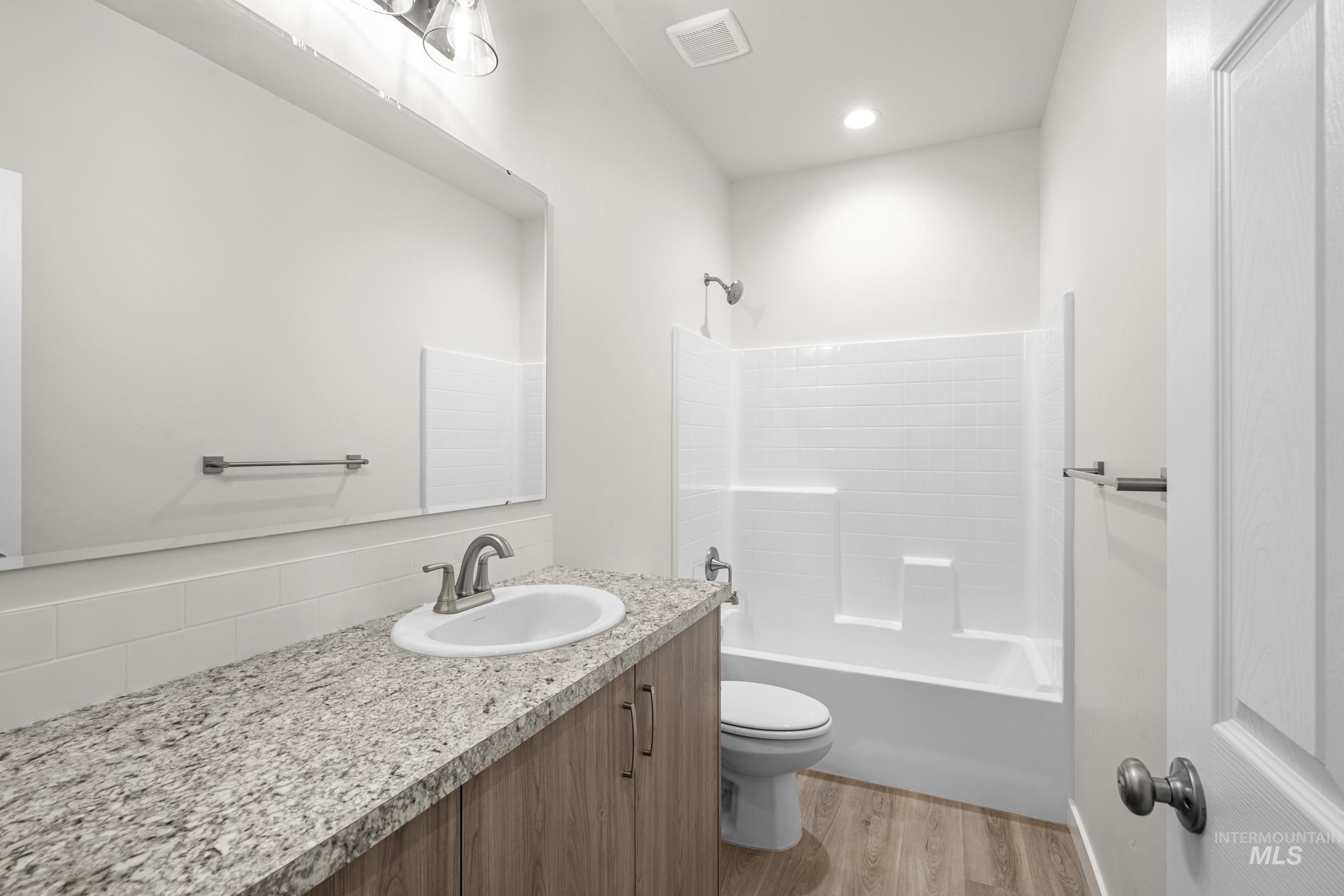 7264 S Bungalow Ave, Meridian, Idaho 83642, 3 Bedrooms, 2 Bathrooms, Residential For Sale, Price $407,990, 98972114