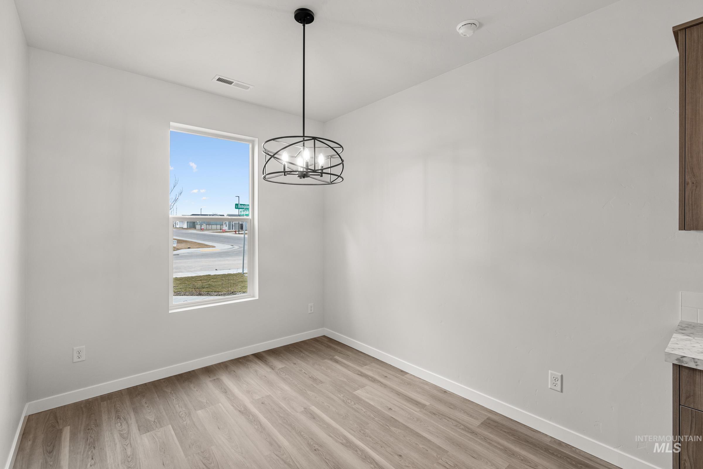 7264 S Bungalow Ave, Meridian, Idaho 83642, 3 Bedrooms, 2 Bathrooms, Residential For Sale, Price $407,990, 98972114