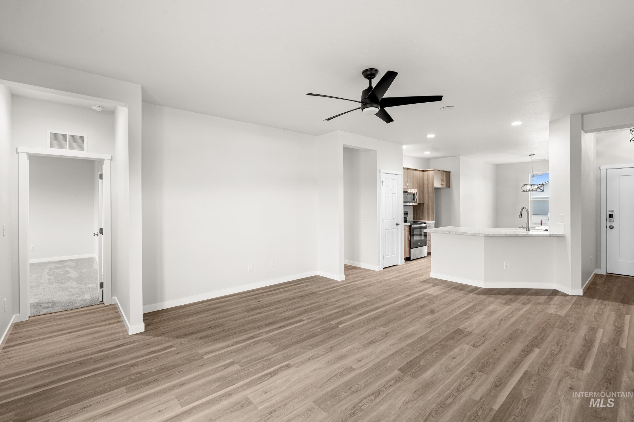 7264 S Bungalow Ave, Meridian, Idaho 83642, 3 Bedrooms, 2 Bathrooms, Residential For Sale, Price $407,990, 98972114