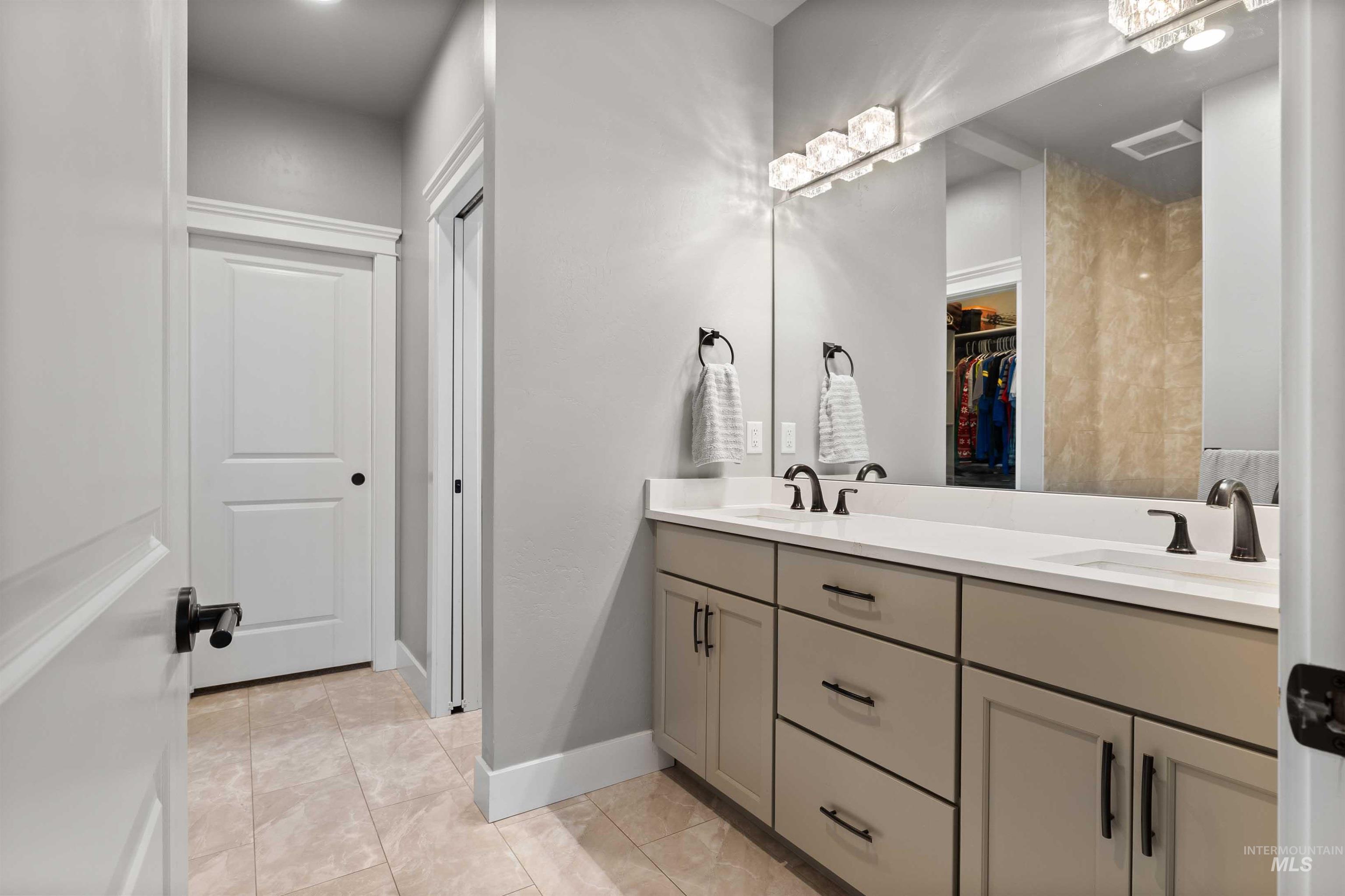 3091 Moonrise Rd, Twin Falls, Idaho 83301-8436, 4 Bedrooms, 2 Bathrooms, Residential For Sale, Price $545,000,MLS 98972115