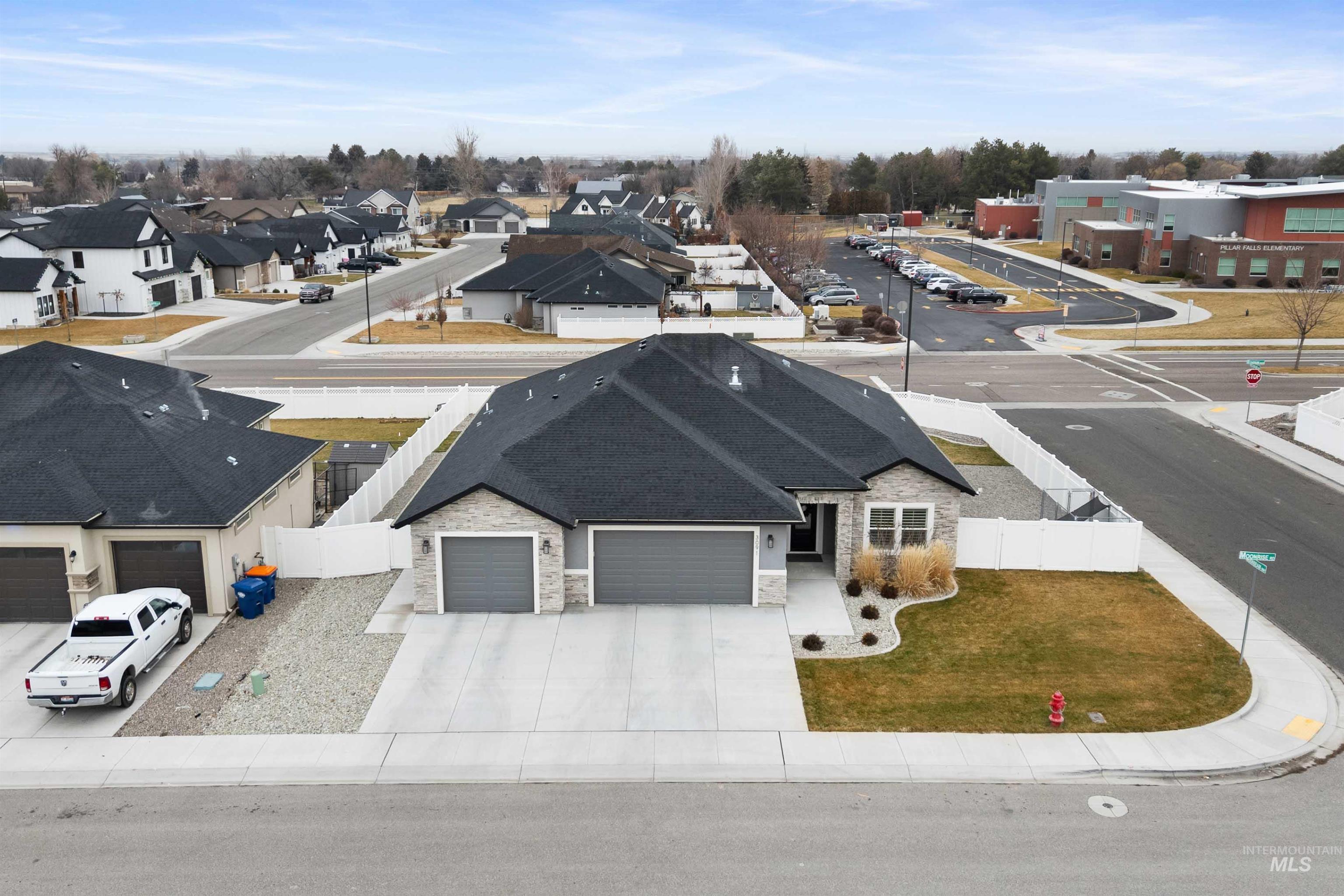 3091 Moonrise Rd, Twin Falls, Idaho 83301-8436, 4 Bedrooms, 2 Bathrooms, Residential For Sale, Price $545,000,MLS 98972115