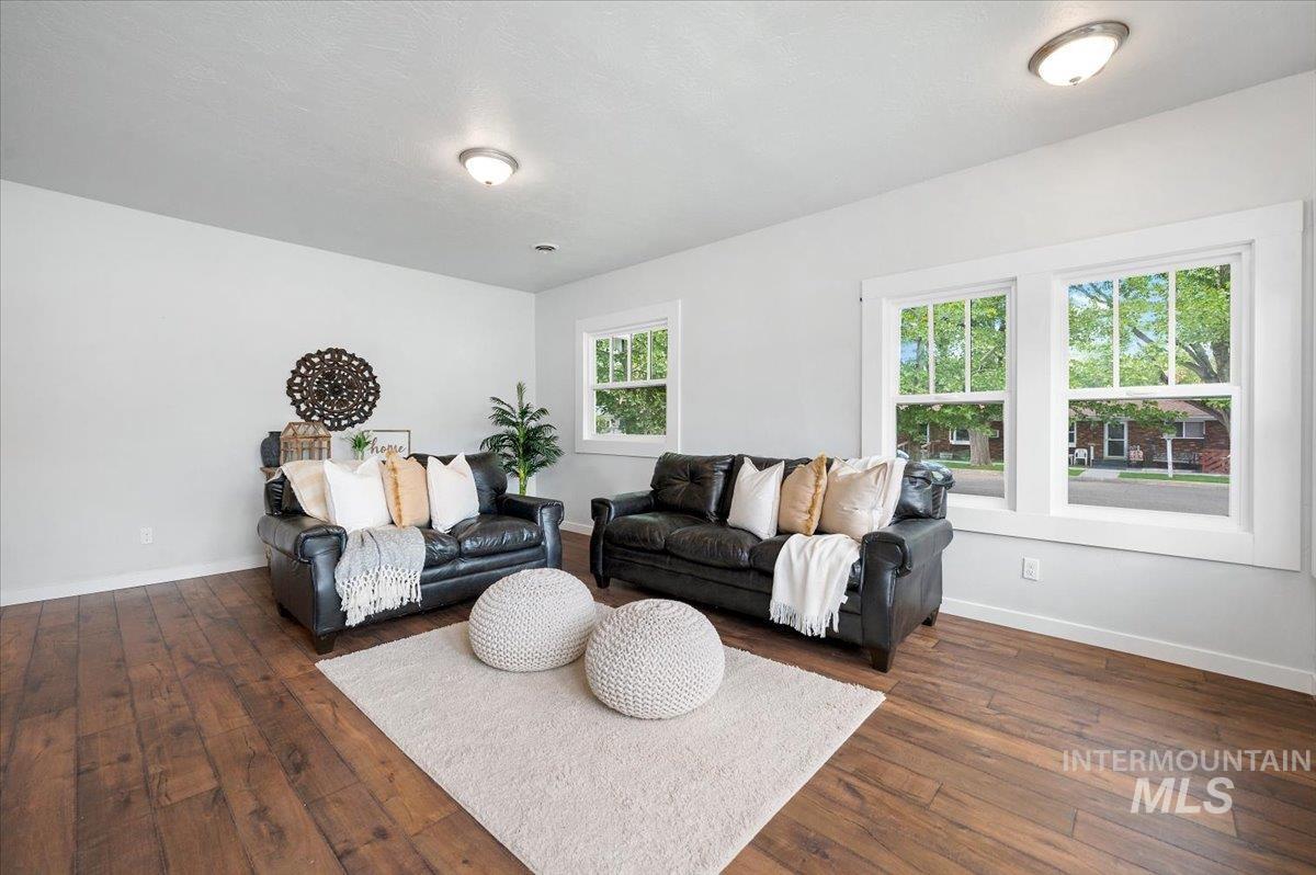 1704 Blaine, Caldwell, Idaho 83605, 6 Bedrooms, 3 Bathrooms, Residential For Sale, Price $449,000,MLS 98972122