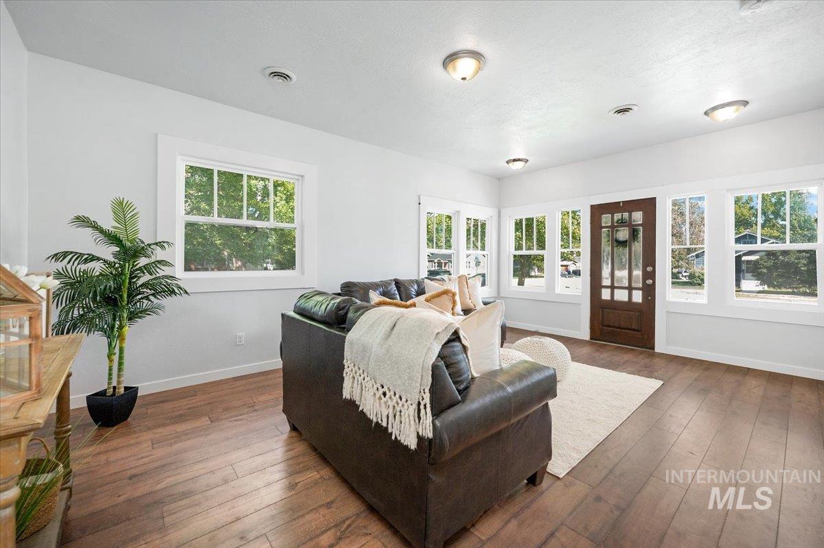 1704 Blaine, Caldwell, Idaho 83605, 6 Bedrooms, 3 Bathrooms, Residential For Sale, Price $449,000,MLS 98972122