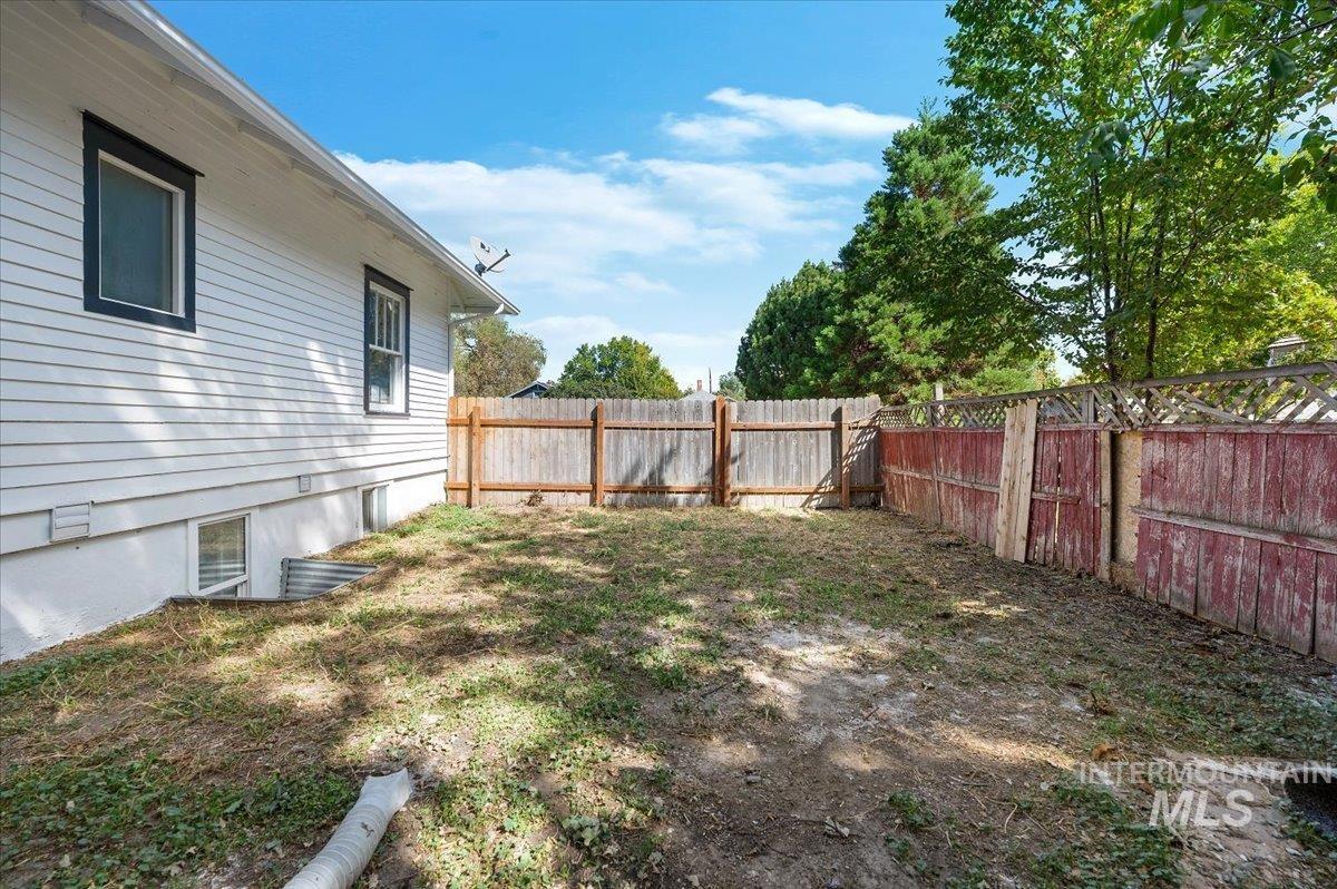 1704 Blaine, Caldwell, Idaho 83605, 6 Bedrooms, 3 Bathrooms, Residential For Sale, Price $449,000,MLS 98972122