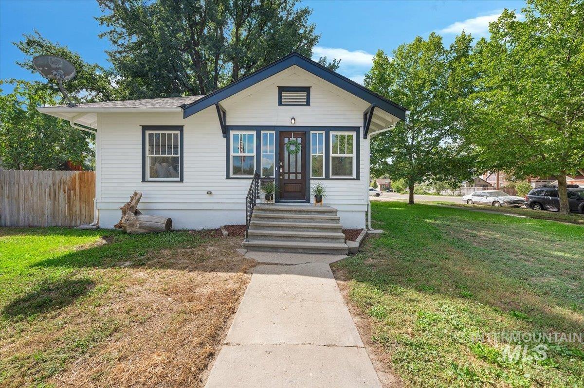 1704 Blaine, Caldwell, Idaho 83605, 6 Bedrooms, 3 Bathrooms, Residential For Sale, Price $449,000,MLS 98972122