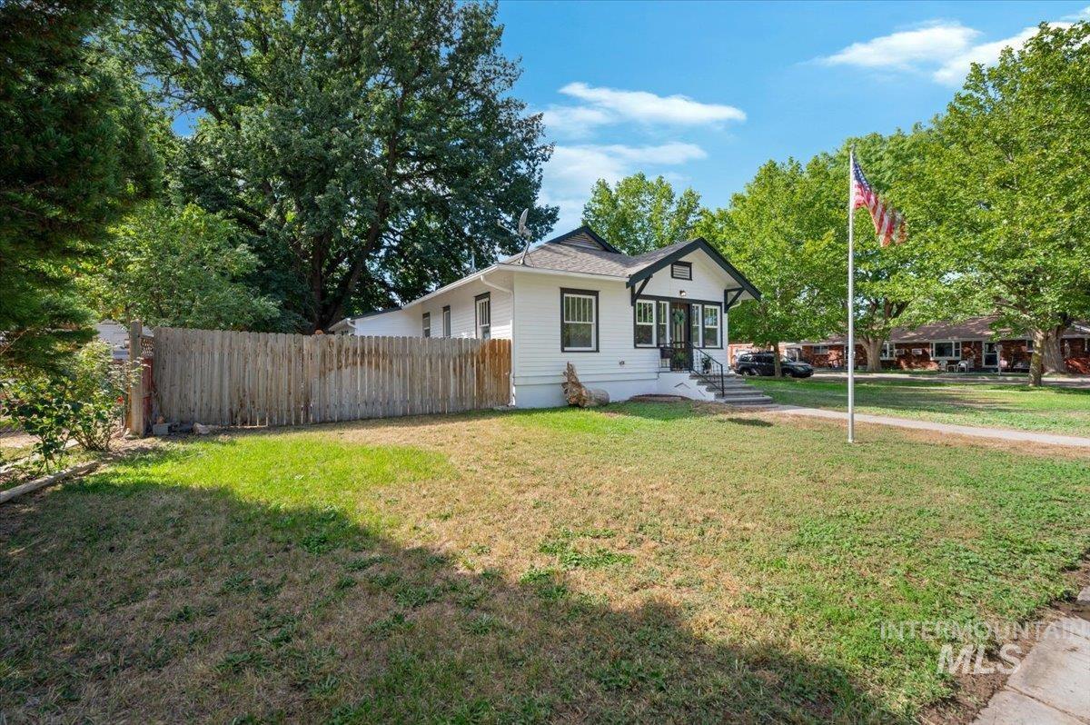 1704 Blaine, Caldwell, Idaho 83605, 6 Bedrooms, 3 Bathrooms, Residential For Sale, Price $449,000,MLS 98972122