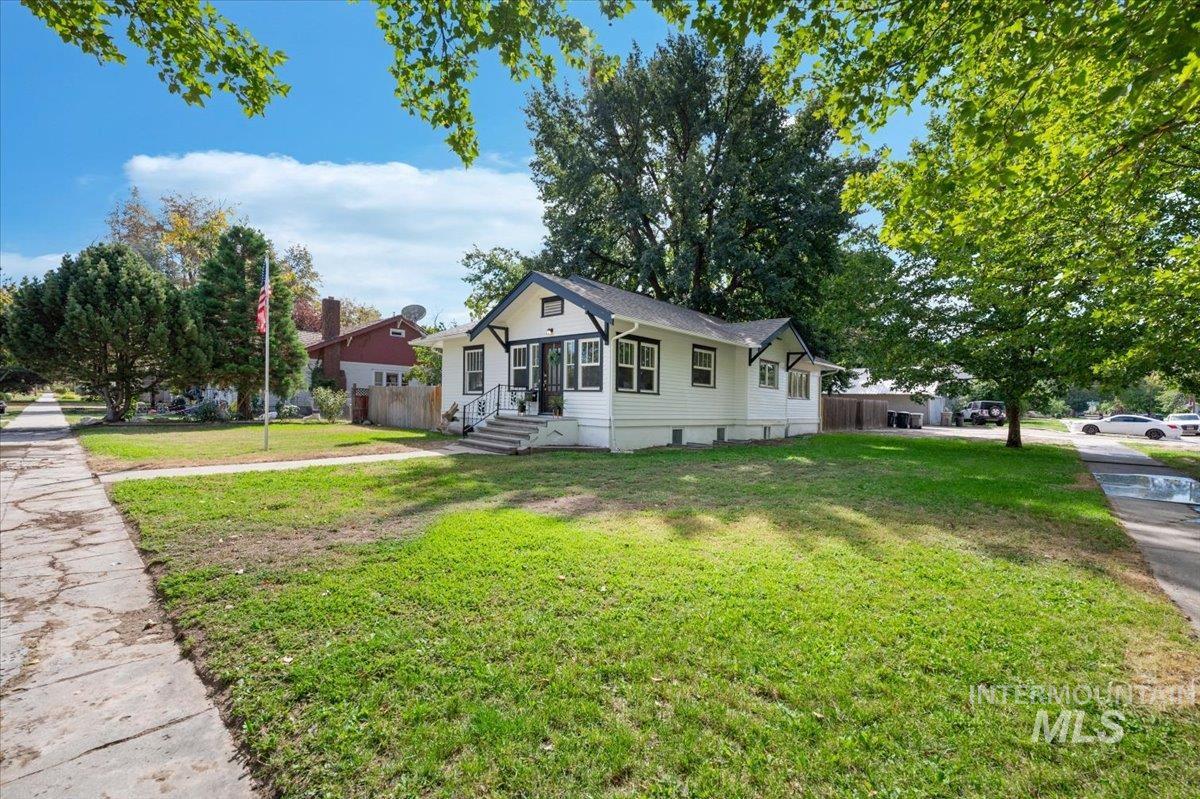 1704 Blaine, Caldwell, Idaho 83605, 6 Bedrooms, 3 Bathrooms, Residential For Sale, Price $449,000,MLS 98972122