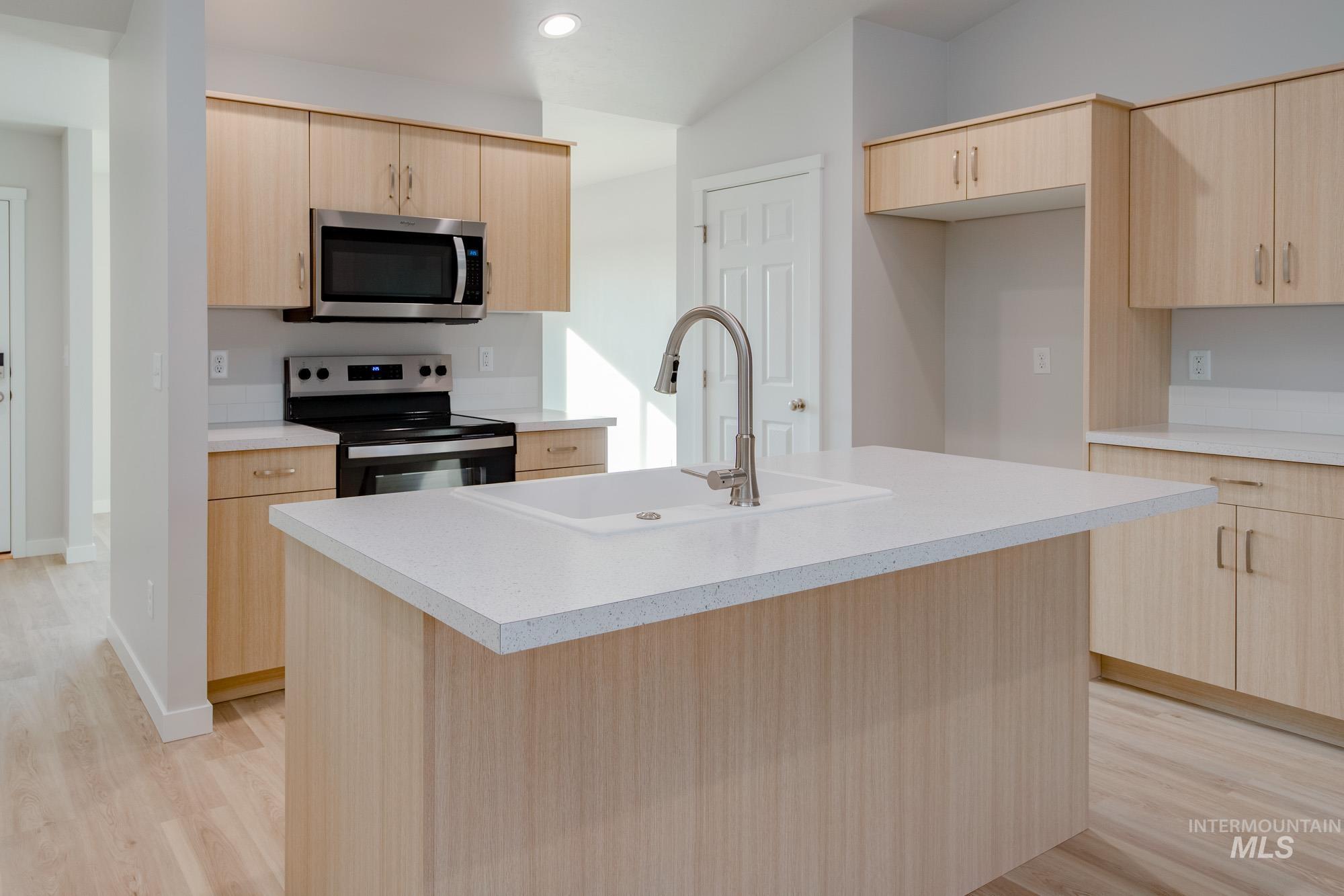 2430 W Fallon Lp, Nampa, Idaho 83651, 3 Bedrooms, 2 Bathrooms, Residential For Sale, Price $389,990,MLS 98972123