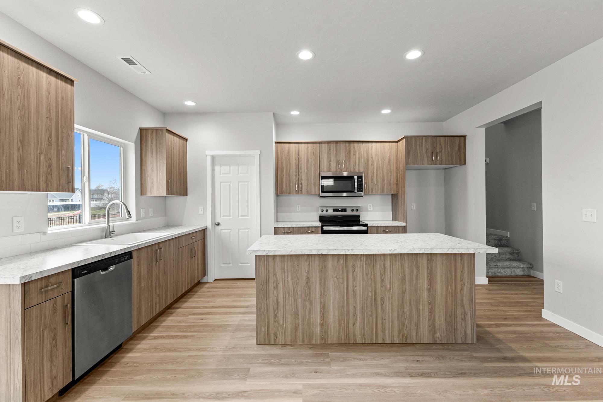 2470 W Fallon Lp, Nampa, Idaho 83651, 3 Bedrooms, 2.5 Bathrooms, Residential For Sale, Price $449,990,MLS 98972124