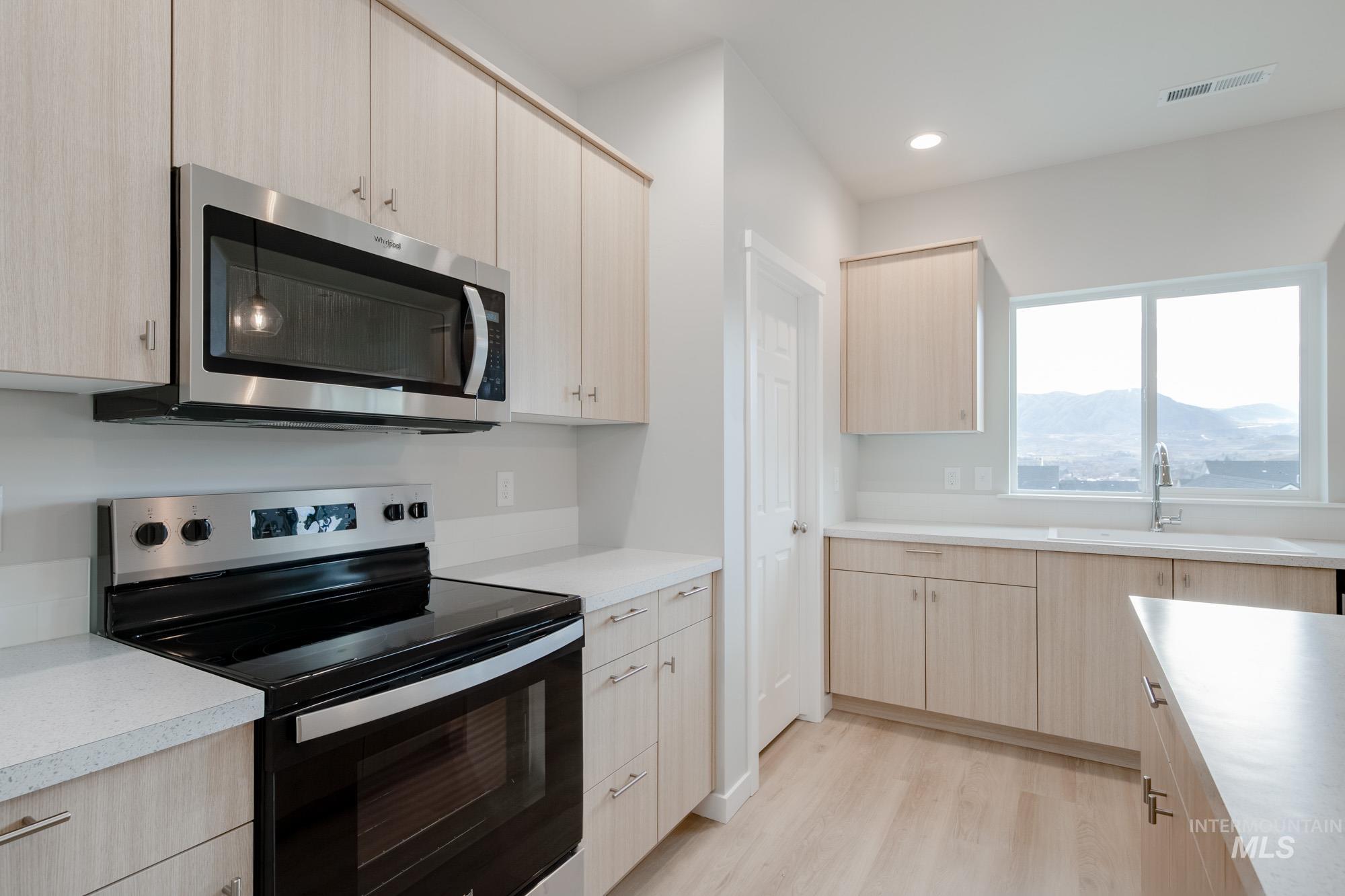 2470 W Fallon Lp, Nampa, Idaho 83651, 3 Bedrooms, 2.5 Bathrooms, Residential For Sale, Price $449,990,MLS 98972124