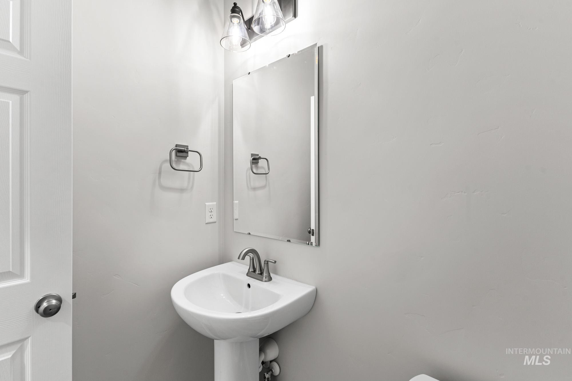 2470 W Fallon Lp, Nampa, Idaho 83651, 3 Bedrooms, 2.5 Bathrooms, Residential For Sale, Price $449,990,MLS 98972124