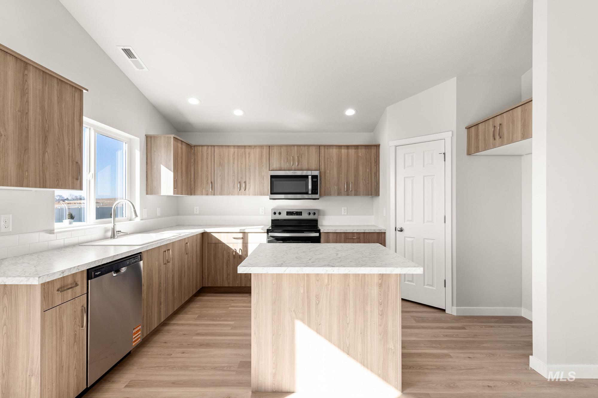 3897 E Syracuse St, Nampa, Idaho 83686, 4 Bedrooms, 2 Bathrooms, Residential For Sale, Price $429,990, 98972125