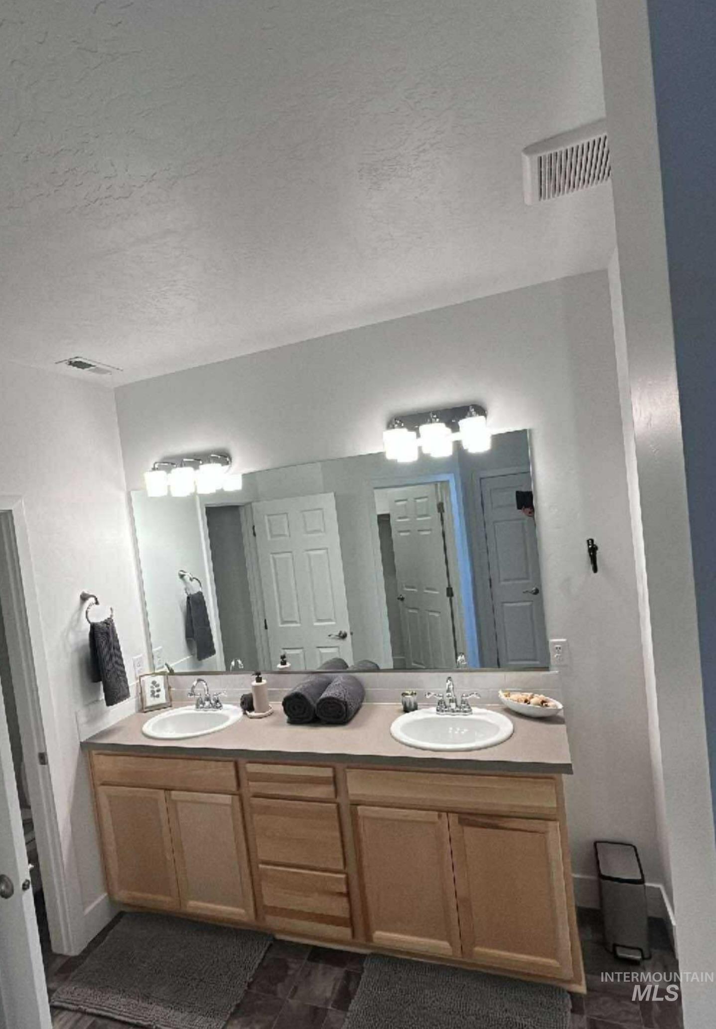 12165 S Glory Ln, Kuna, Idaho 83634, 2 Bedrooms, 2 Bathrooms, Residential For Sale, Price $399,900,MLS 98972126