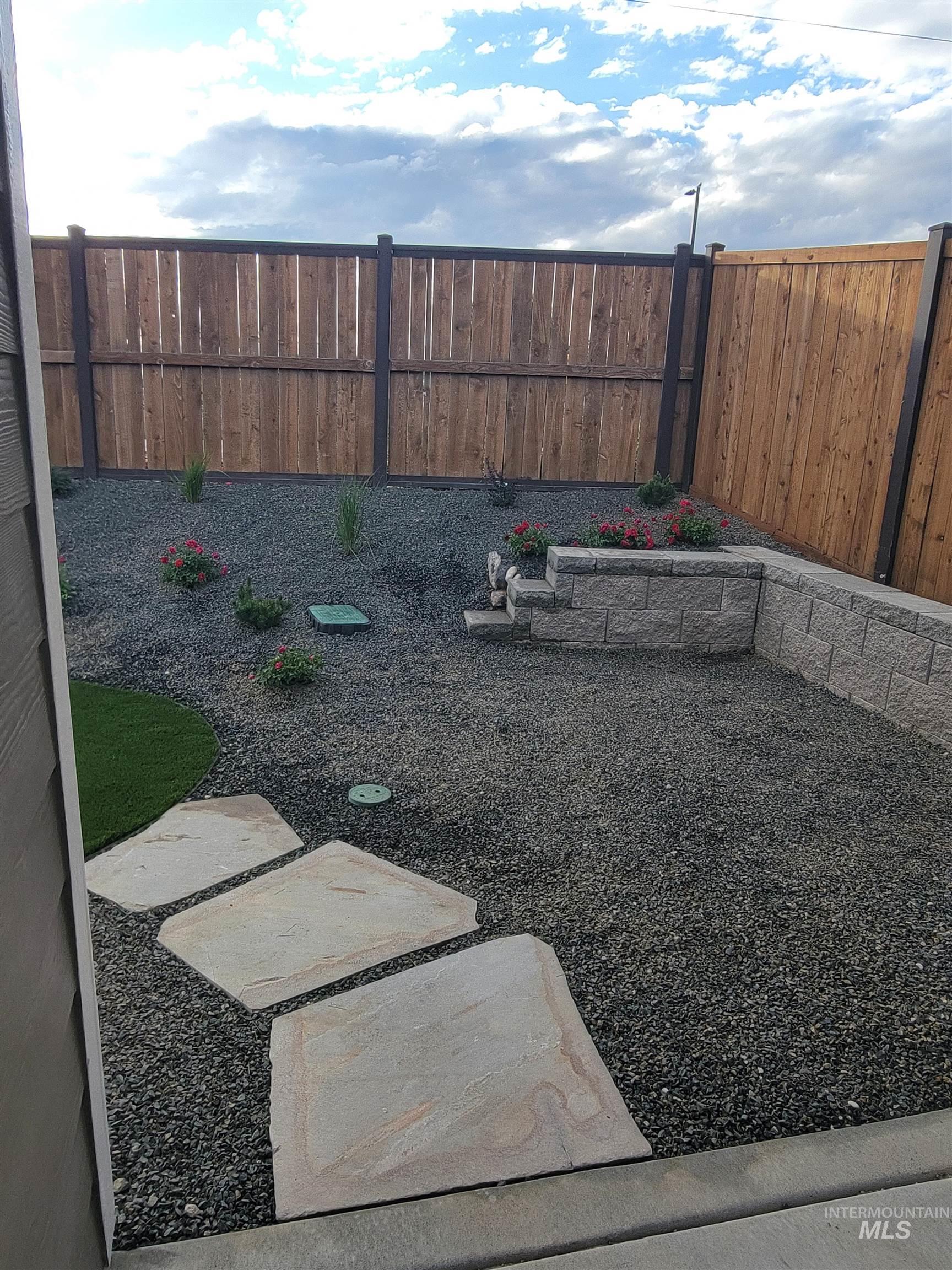 12165 S Glory Ln, Kuna, Idaho 83634, 2 Bedrooms, 2 Bathrooms, Residential For Sale, Price $399,900,MLS 98972126